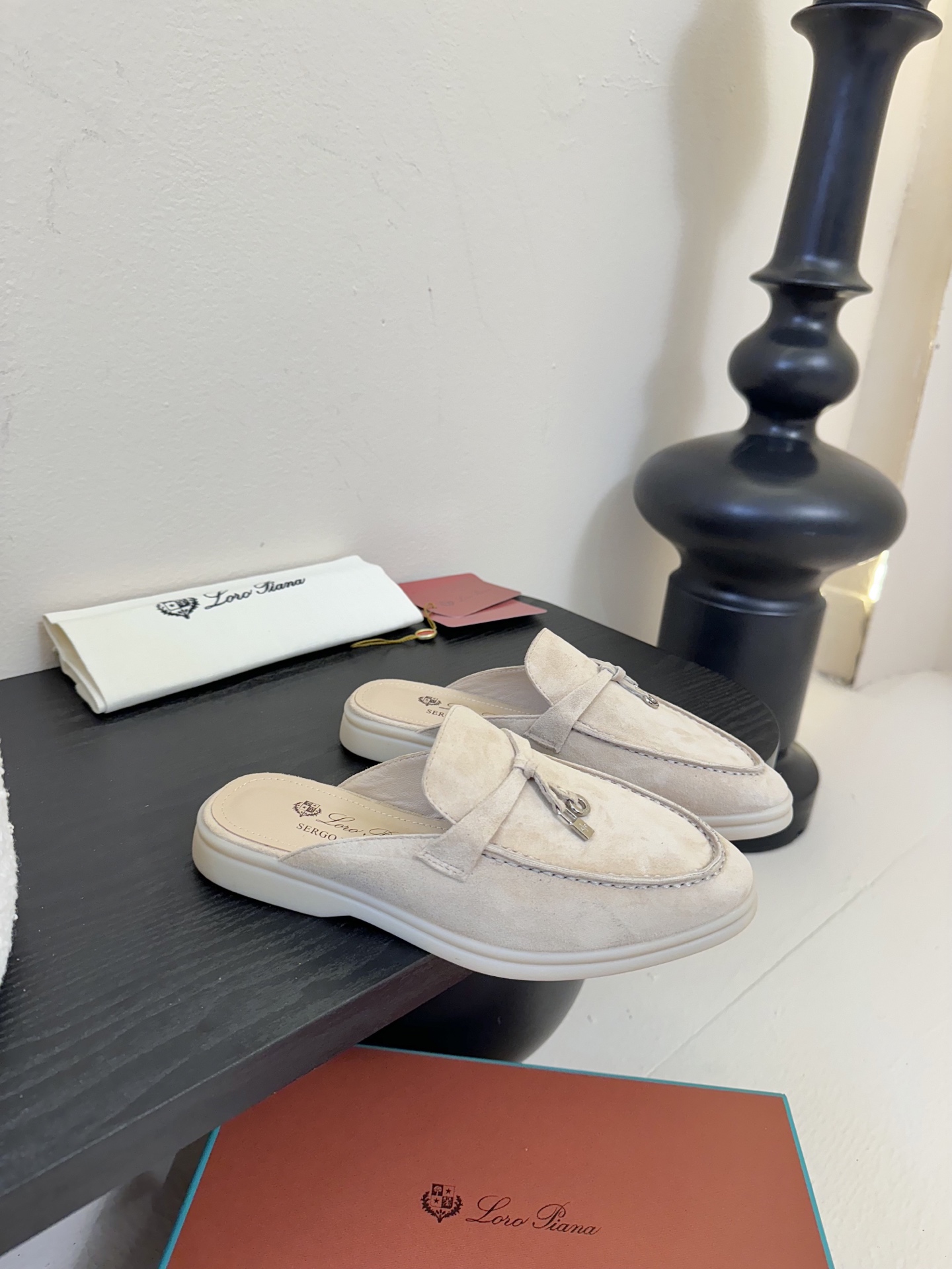 男士+10Loro Piana(诺悠翩雅)官网同款一脚蹬乐福鞋 
 原版大底宽底
 采用进口高丝光羊反绒