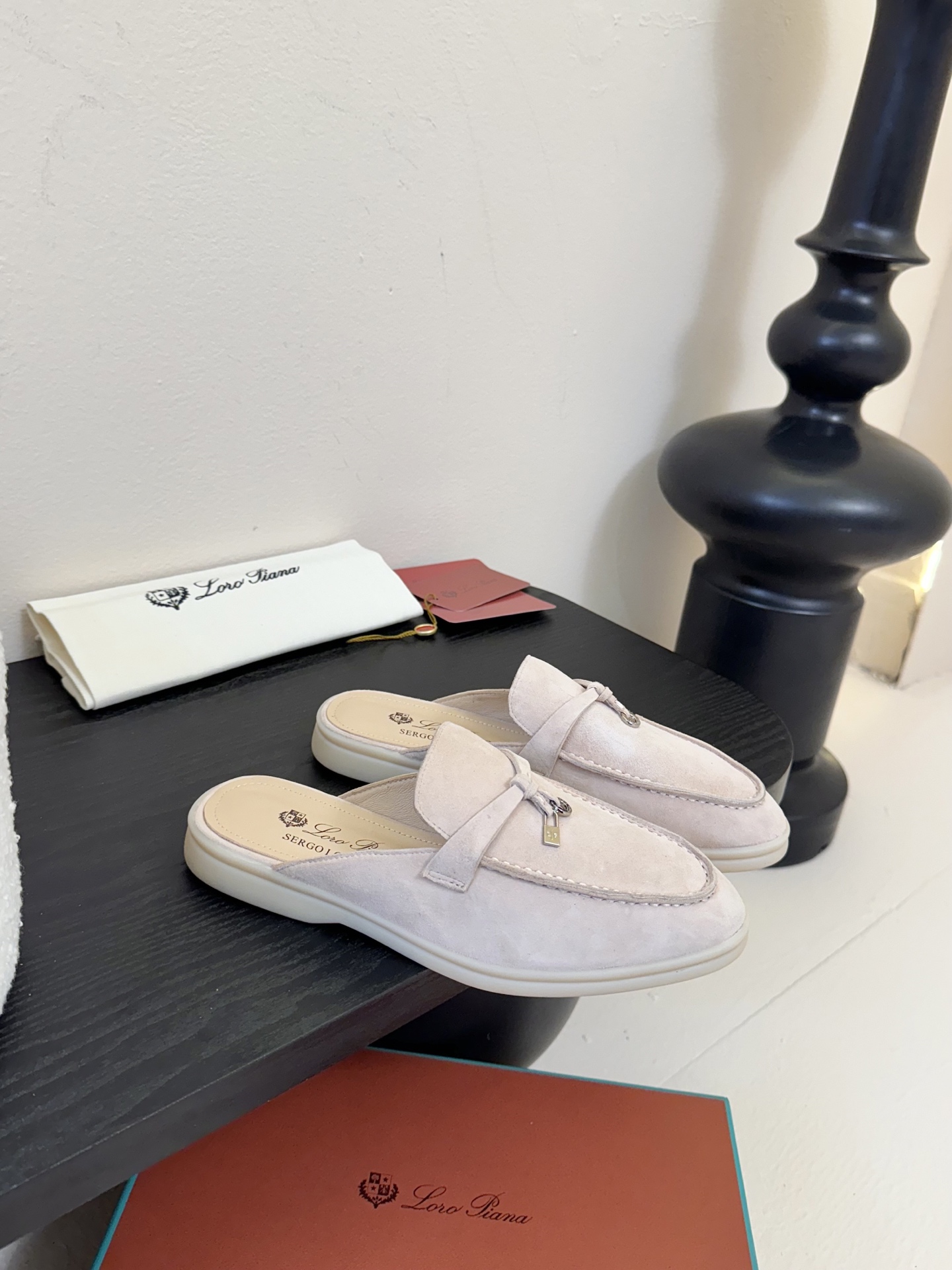 男士+10Loro Piana(诺悠翩雅)官网同款一脚蹬乐福鞋 
 原版大底宽底
 采用进口高丝光羊反绒