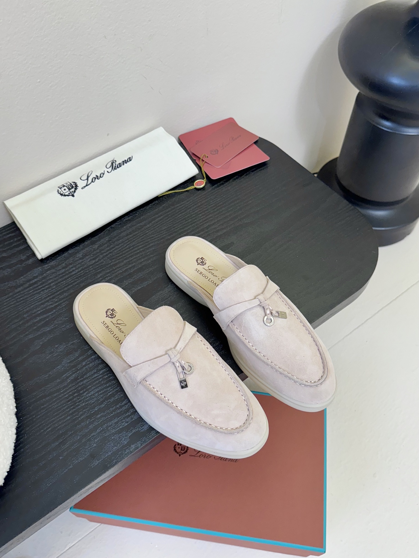 男士+10Loro Piana(诺悠翩雅)官网同款一脚蹬乐福鞋 
 原版大底宽底
 采用进口高丝光羊反绒