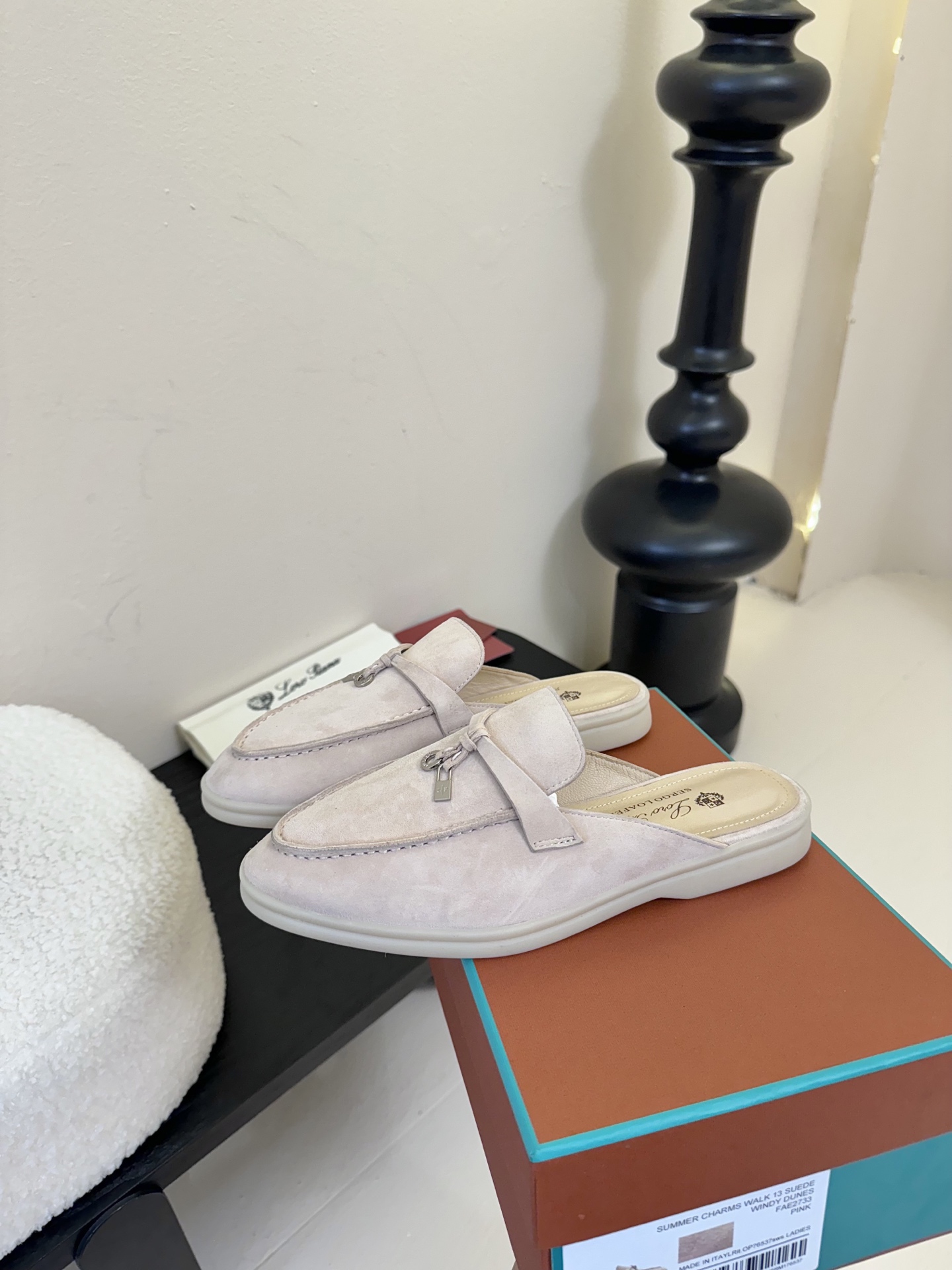 男士+10Loro Piana(诺悠翩雅)官网同款一脚蹬乐福鞋 
 原版大底宽底
 采用进口高丝光羊反绒