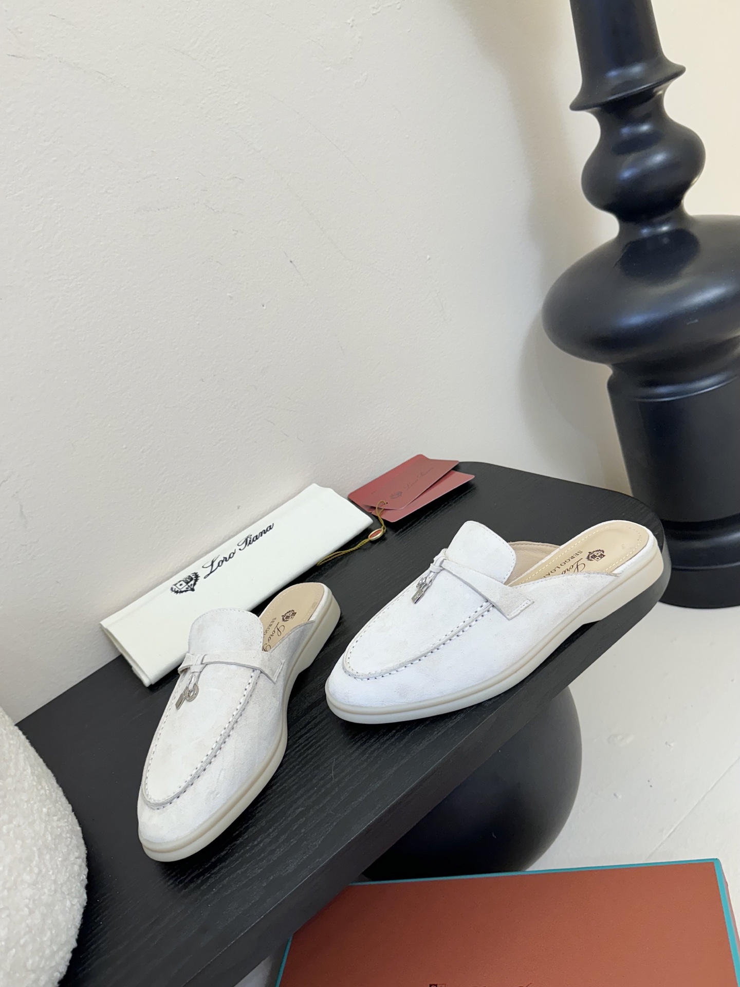 男士+10Loro Piana(诺悠翩雅)官网同款一脚蹬乐福鞋 
 原版大底宽底
 采用进口高丝光羊反绒