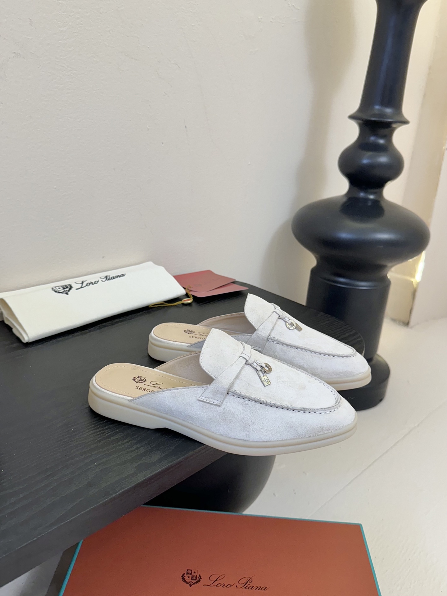 男士+10Loro Piana(诺悠翩雅)官网同款一脚蹬乐福鞋 
 原版大底宽底
 采用进口高丝光羊反绒