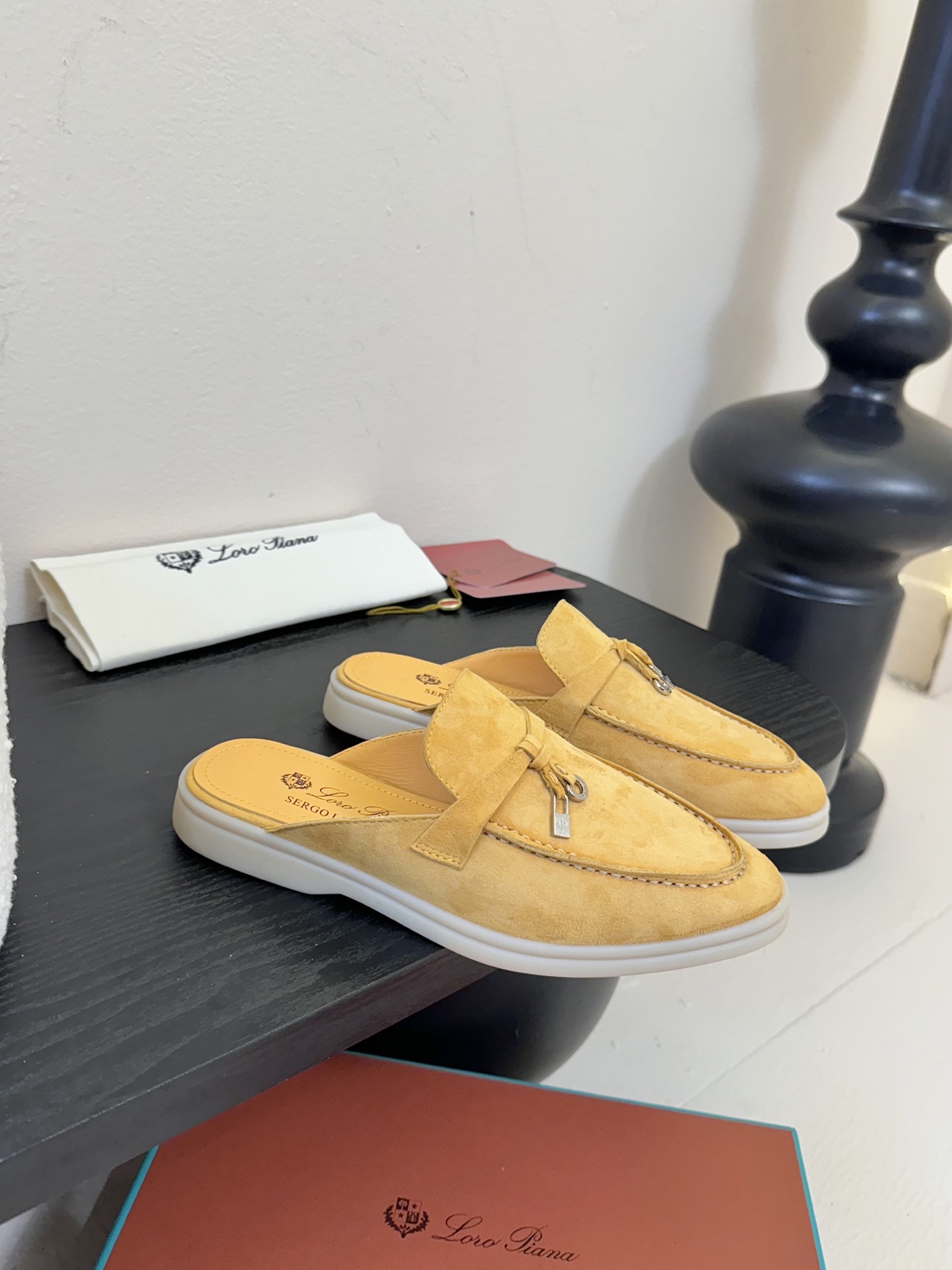 男士+10Loro Piana(诺悠翩雅)官网同款一脚蹬乐福鞋 
 原版大底宽底
 采用进口高丝光羊反绒