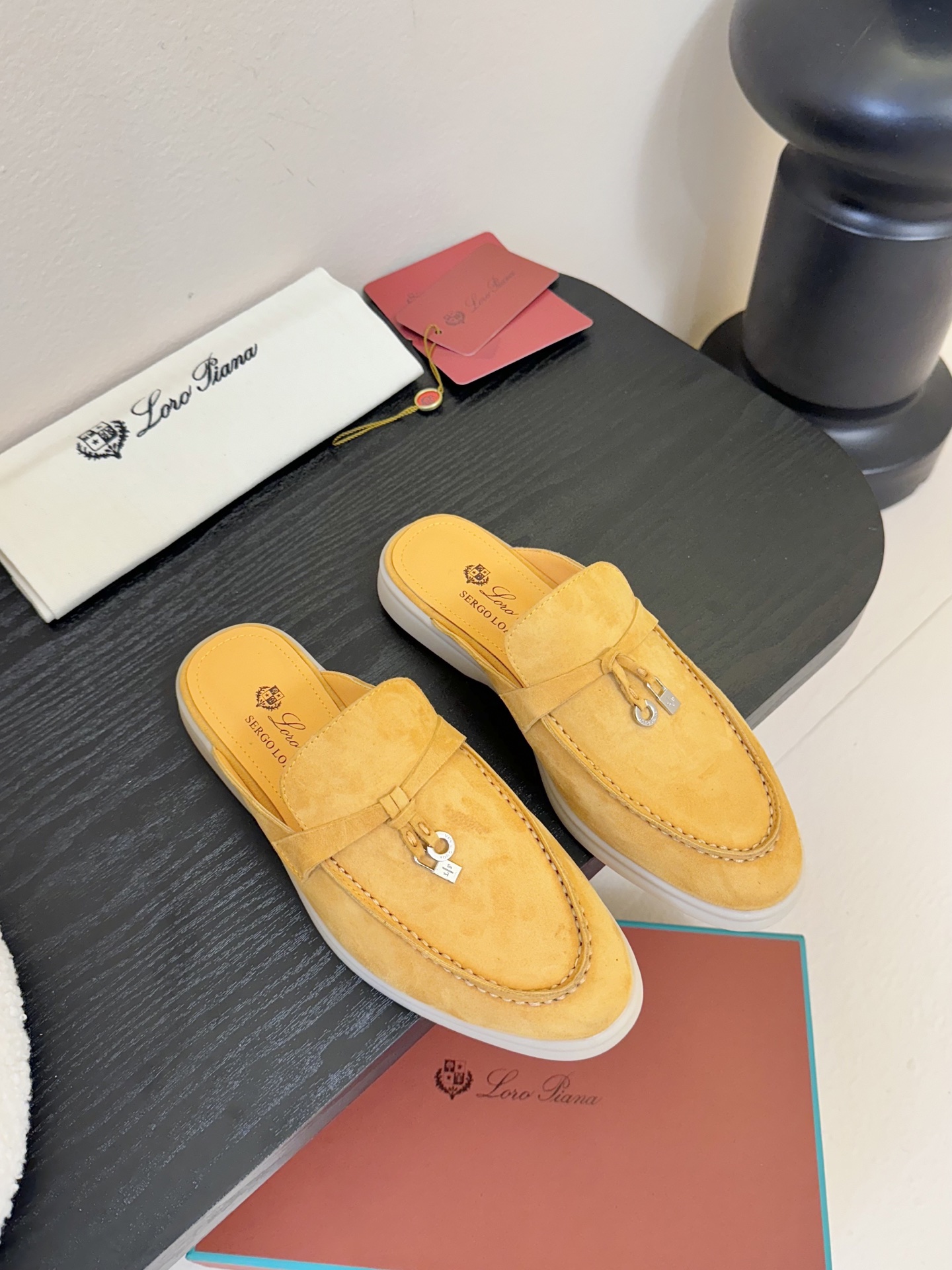 男士+10Loro Piana(诺悠翩雅)官网同款一脚蹬乐福鞋 
 原版大底宽底
 采用进口高丝光羊反绒