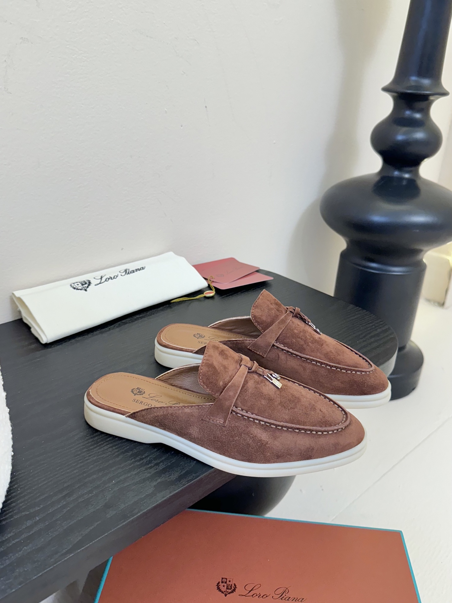 男士+10Loro Piana(诺悠翩雅)官网同款一脚蹬乐福鞋 
 原版大底宽底
 采用进口高丝光羊反绒