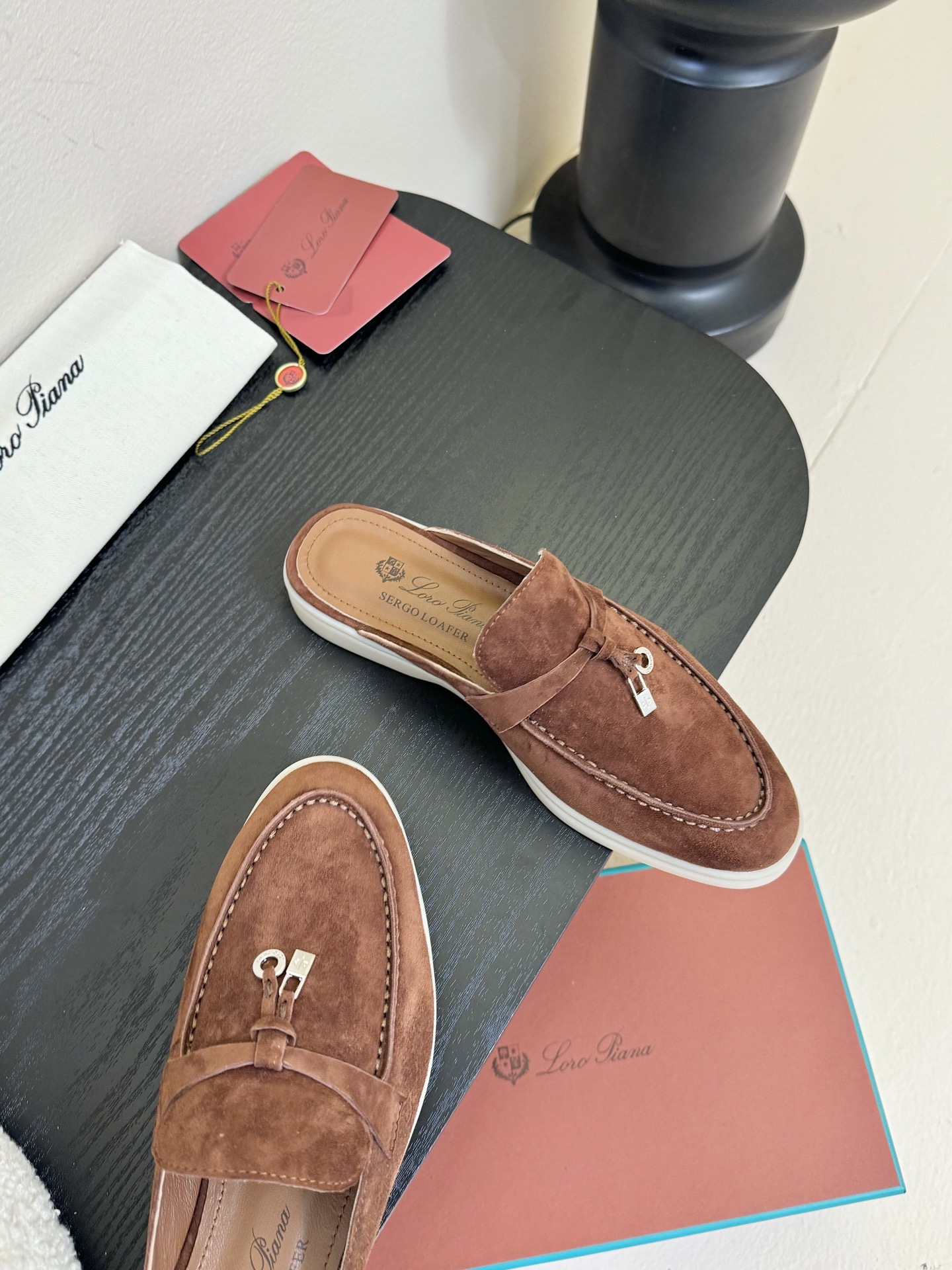 男士+10Loro Piana(诺悠翩雅)官网同款一脚蹬乐福鞋 
 原版大底宽底
 采用进口高丝光羊反绒