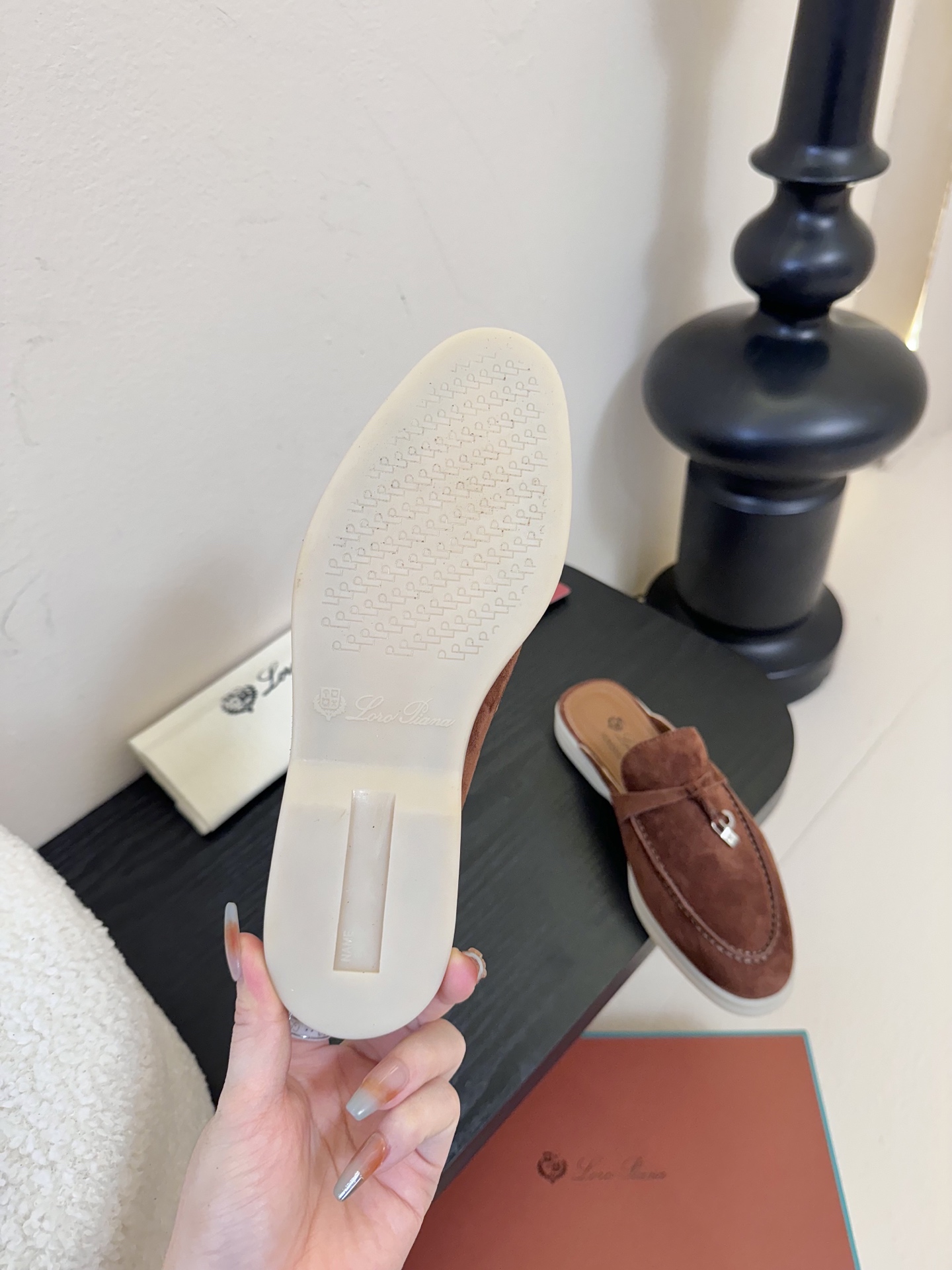 男士+10Loro Piana(诺悠翩雅)官网同款一脚蹬乐福鞋 
 原版大底宽底
 采用进口高丝光羊反绒