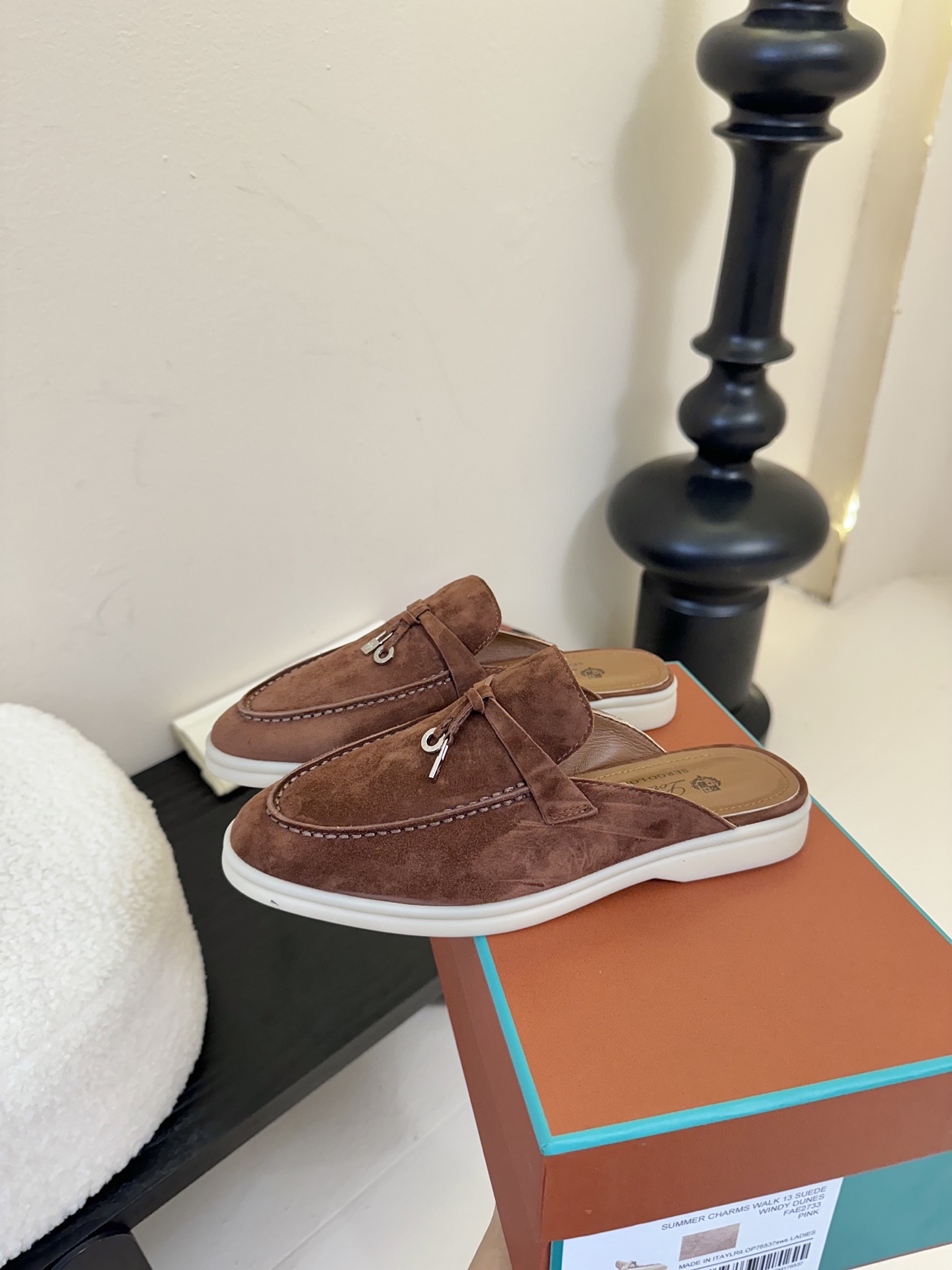男士+10Loro Piana(诺悠翩雅)官网同款一脚蹬乐福鞋 
 原版大底宽底
 采用进口高丝光羊反绒