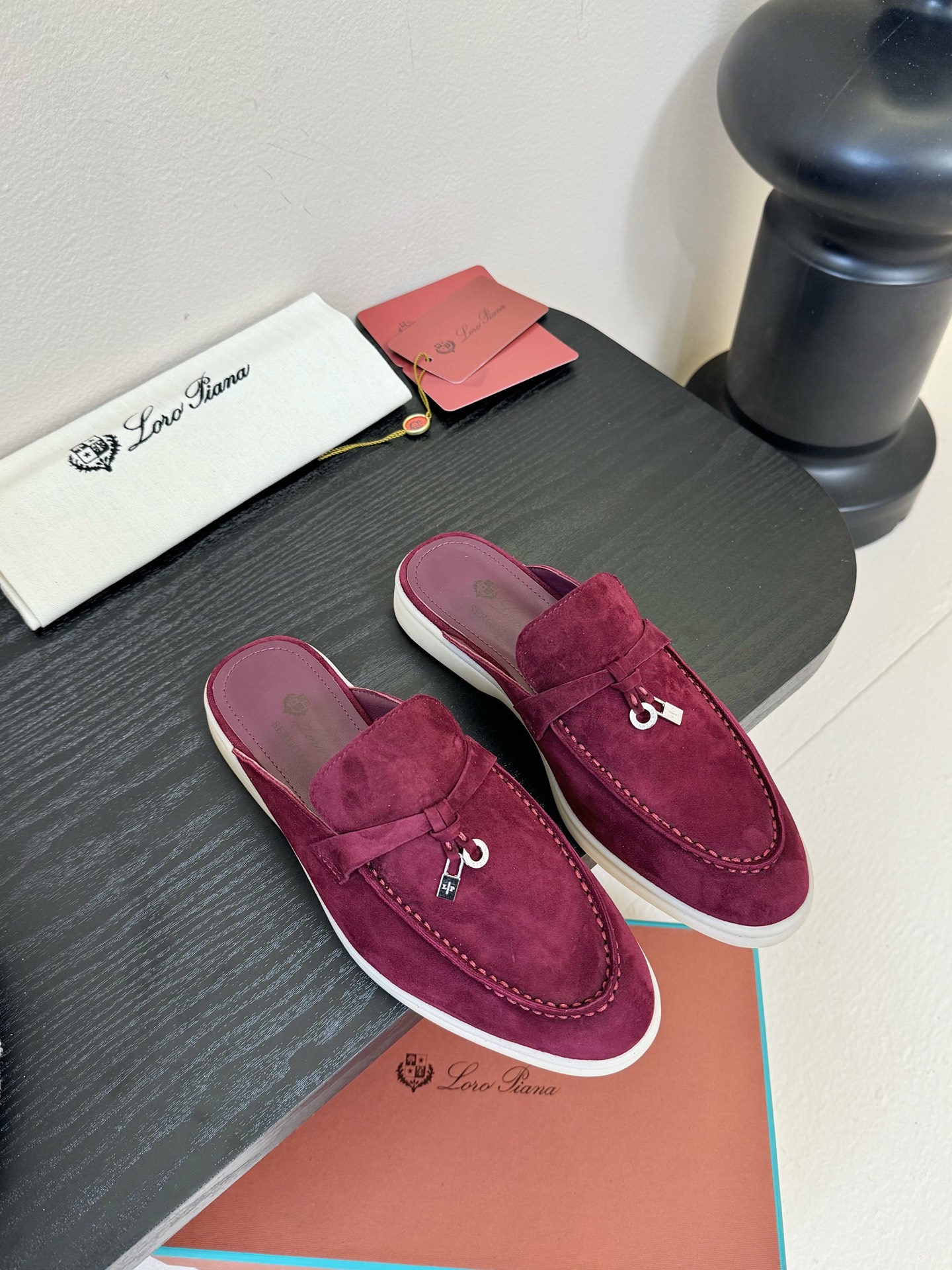 男士+10Loro Piana(诺悠翩雅)官网同款一脚蹬乐福鞋 
 原版大底宽底
 采用进口高丝光羊反绒