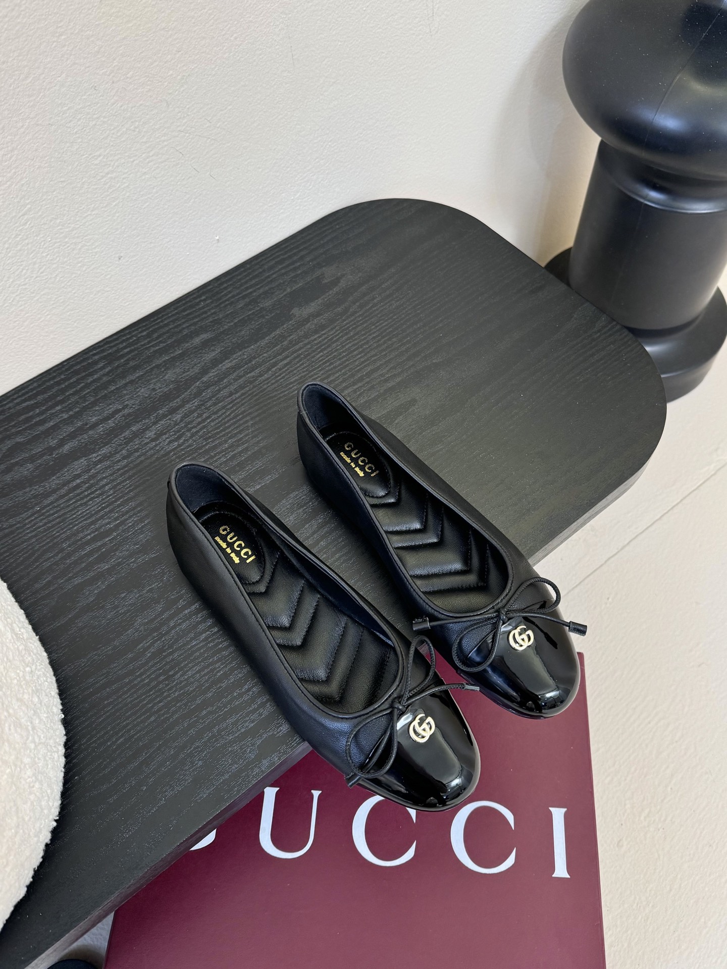 
GuCC高端精品 2025海外早秋系列新品🆕平跟钻石V纹刺绣内底芭蕾鞋蝴蝶结小双G扣新款小圆头单鞋🔥经