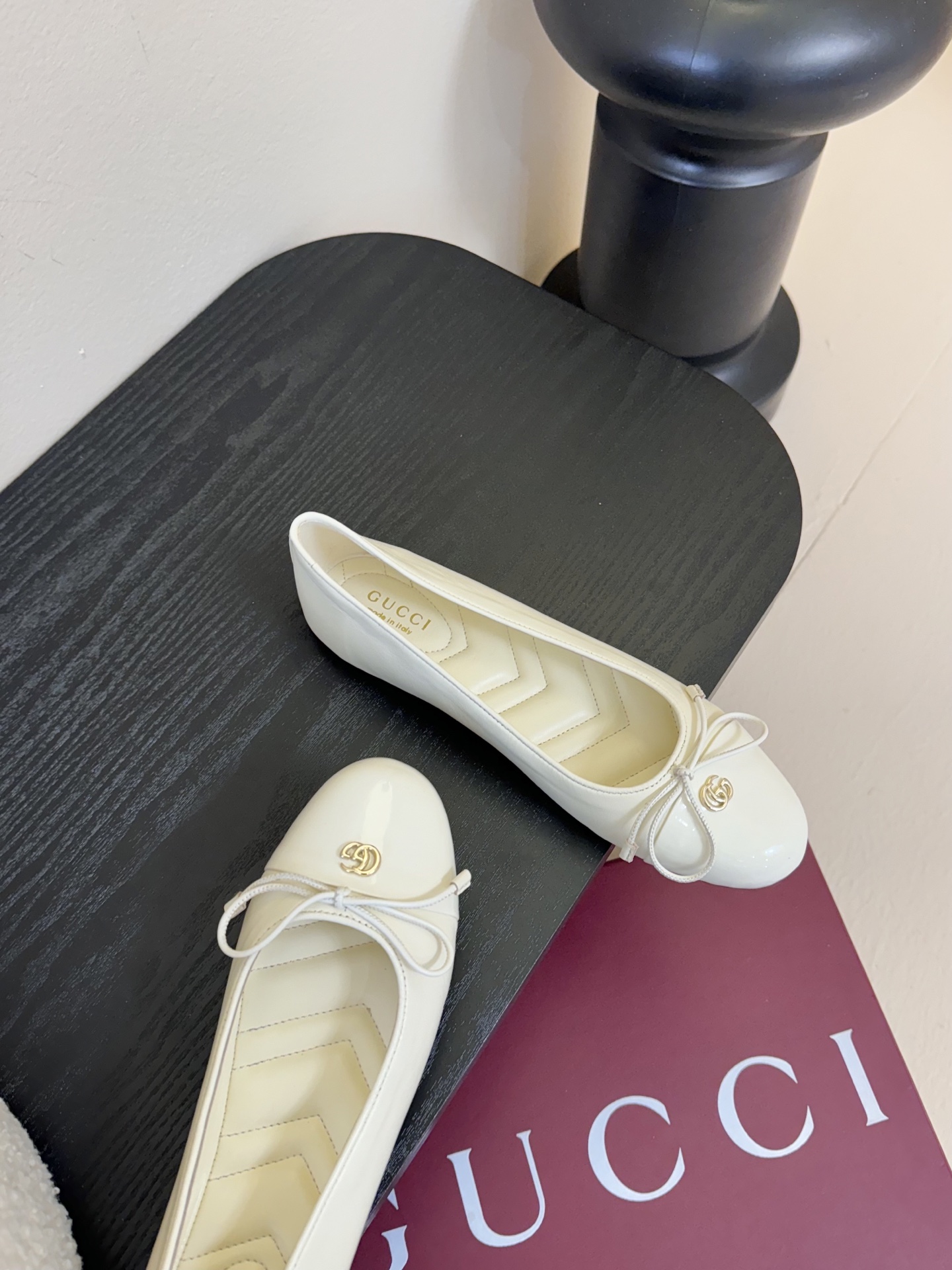 
GuCC高端精品 2025海外早秋系列新品🆕平跟钻石V纹刺绣内底芭蕾鞋蝴蝶结小双G扣新款小圆头单鞋🔥经