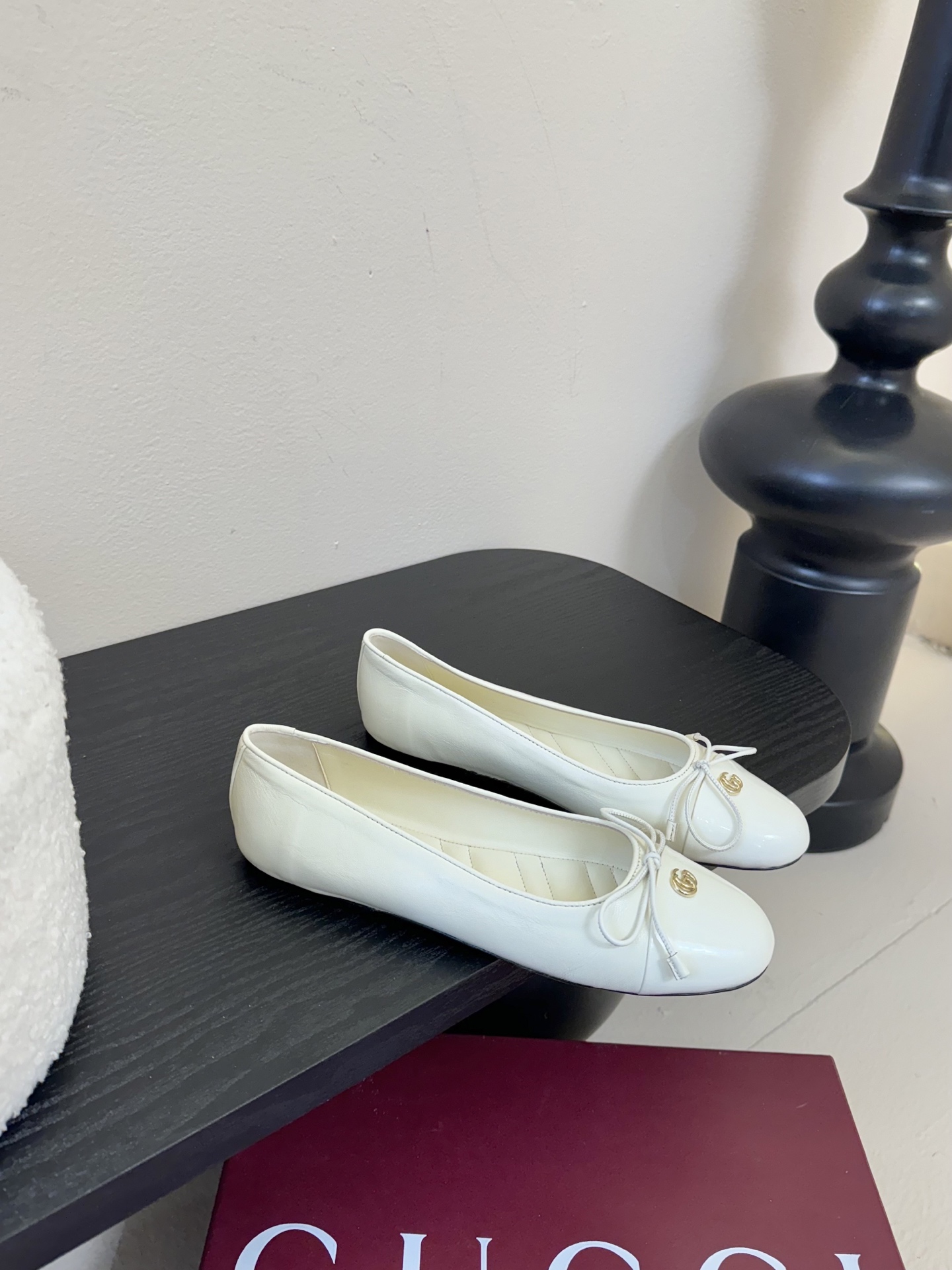 
GuCC高端精品 2025海外早秋系列新品🆕平跟钻石V纹刺绣内底芭蕾鞋蝴蝶结小双G扣新款小圆头单鞋🔥经