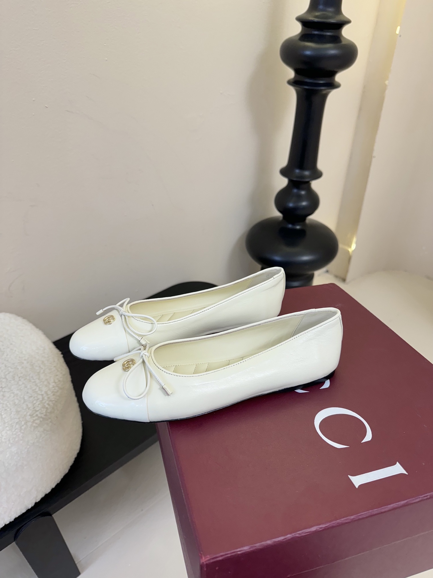 
GuCC高端精品 2025海外早秋系列新品🆕平跟钻石V纹刺绣内底芭蕾鞋蝴蝶结小双G扣新款小圆头单鞋🔥经