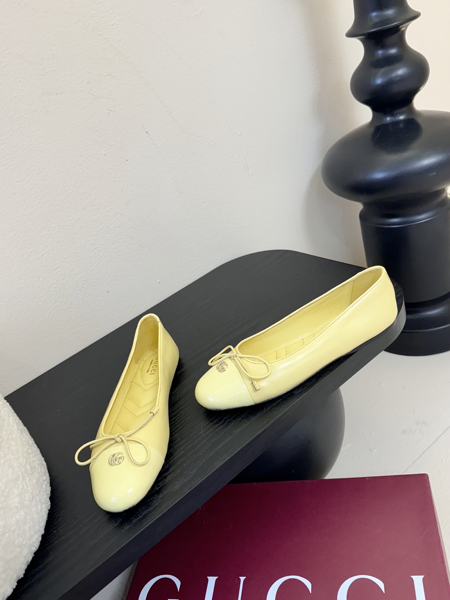 
GuCC高端精品 2025海外早秋系列新品🆕平跟钻石V纹刺绣内底芭蕾鞋蝴蝶结小双G扣新款小圆头单鞋🔥经
