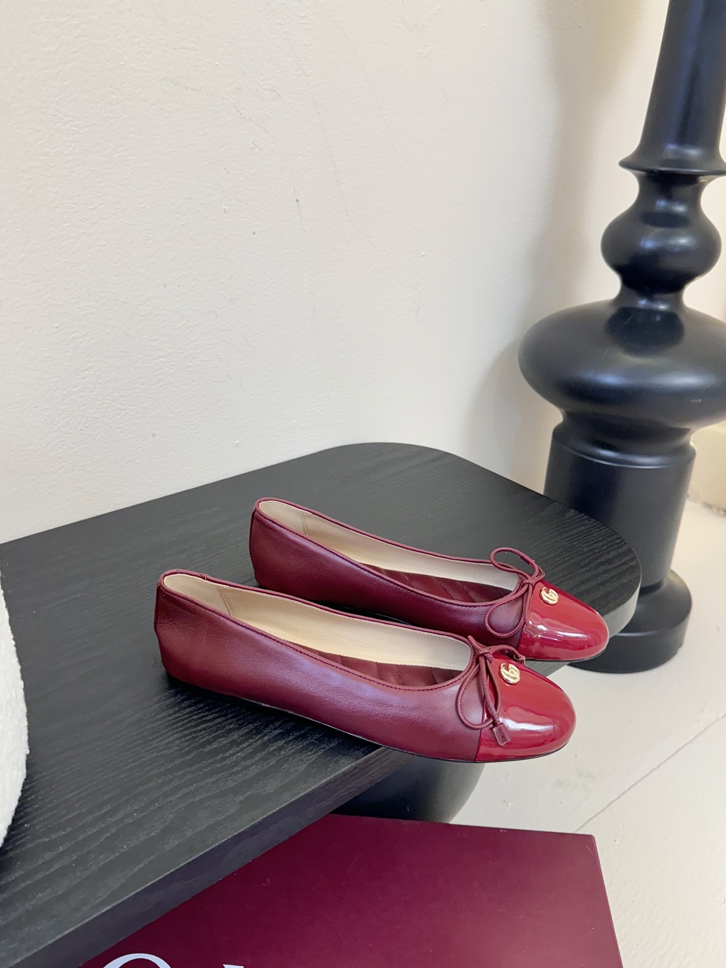 
GuCC高端精品 2025海外早秋系列新品🆕平跟钻石V纹刺绣内底芭蕾鞋蝴蝶结小双G扣新款小圆头单鞋🔥经