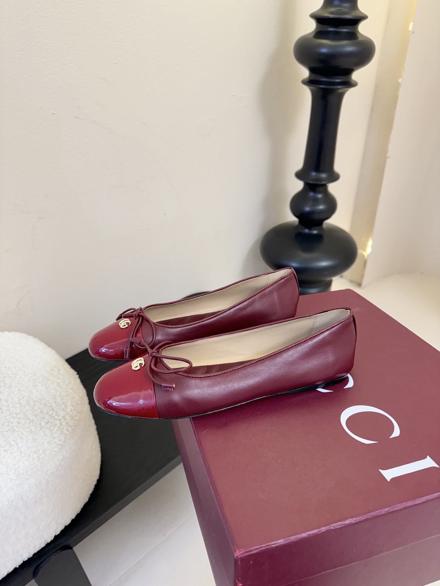 
GuCC高端精品 2025海外早秋系列新品🆕平跟钻石V纹刺绣内底芭蕾鞋蝴蝶结小双G扣新款小圆头单鞋🔥经