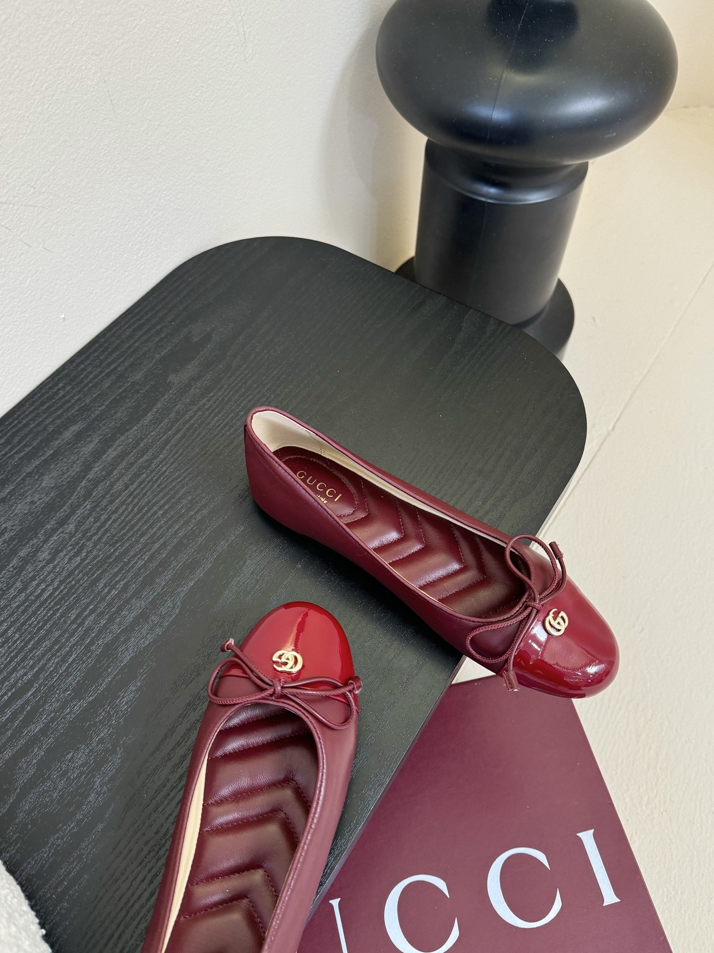 
GuCC高端精品 2025海外早秋系列新品🆕平跟钻石V纹刺绣内底芭蕾鞋蝴蝶结小双G扣新款小圆头单鞋🔥经