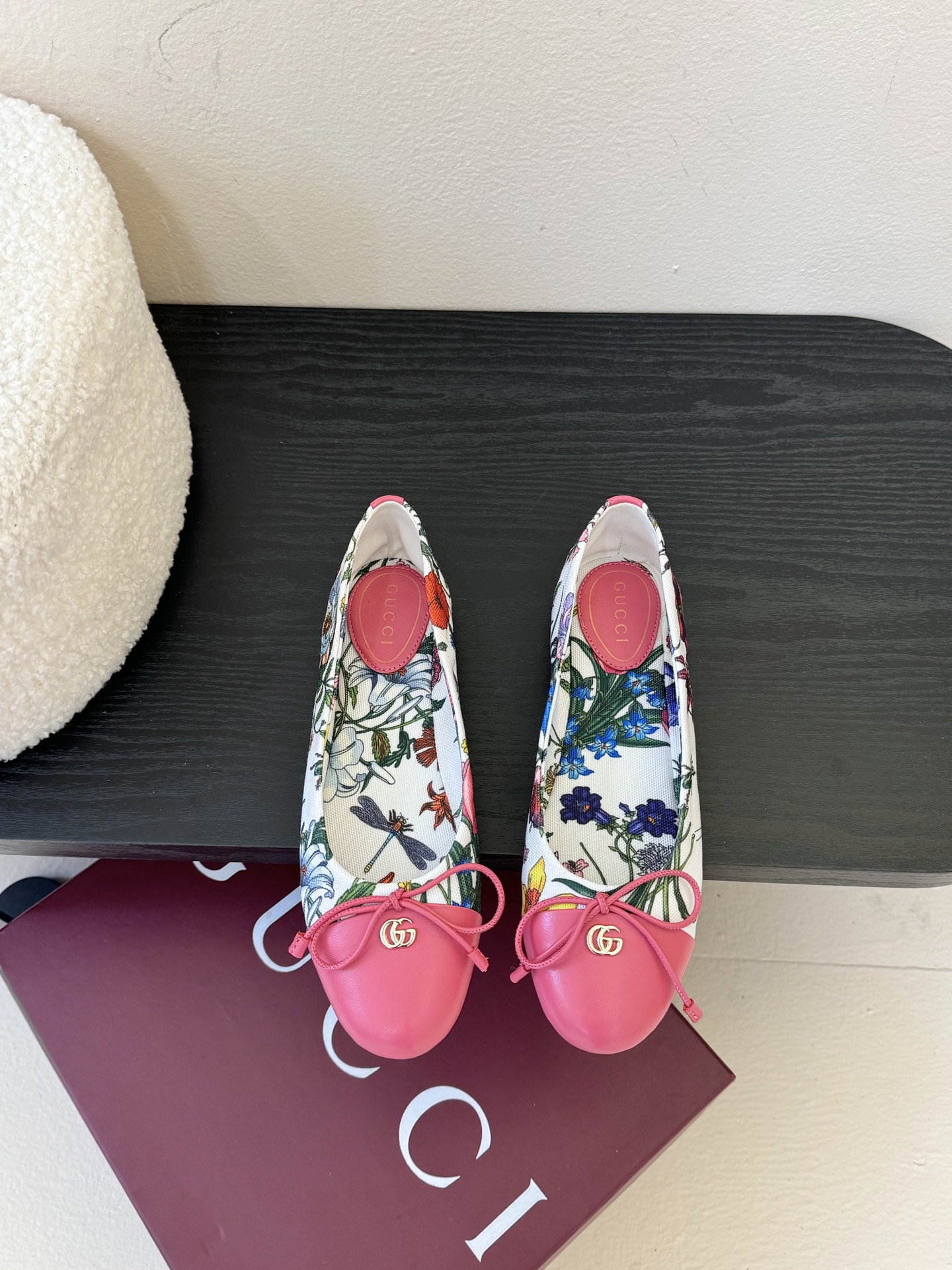 
GuCC高端精品 2025海外早秋系列新品🆕平跟钻石V纹刺绣内底芭蕾鞋蝴蝶结小双G扣新款小圆头单鞋🔥经