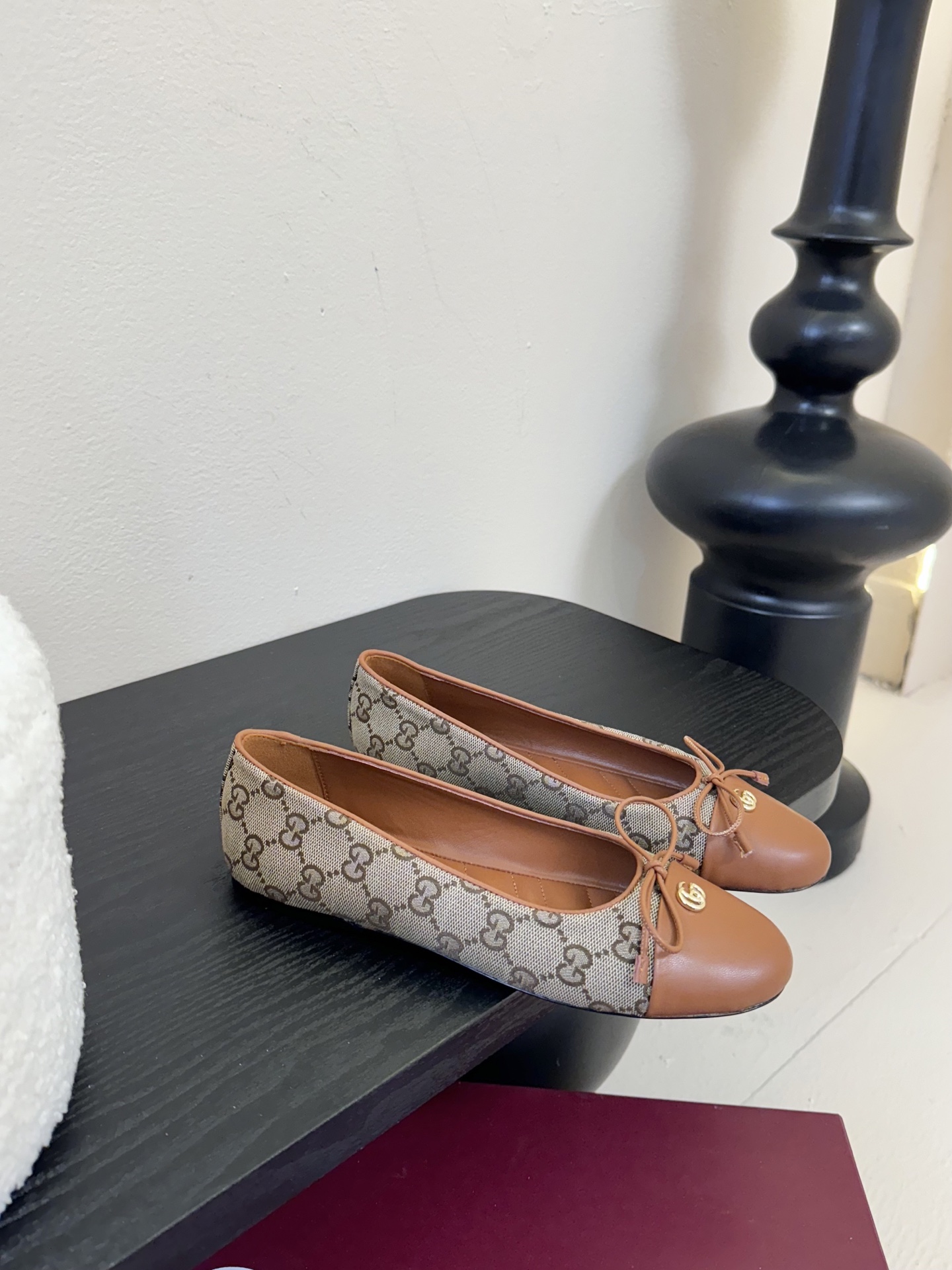 
GuCC高端精品 2025海外早秋系列新品🆕平跟钻石V纹刺绣内底芭蕾鞋蝴蝶结小双G扣新款小圆头单鞋🔥经