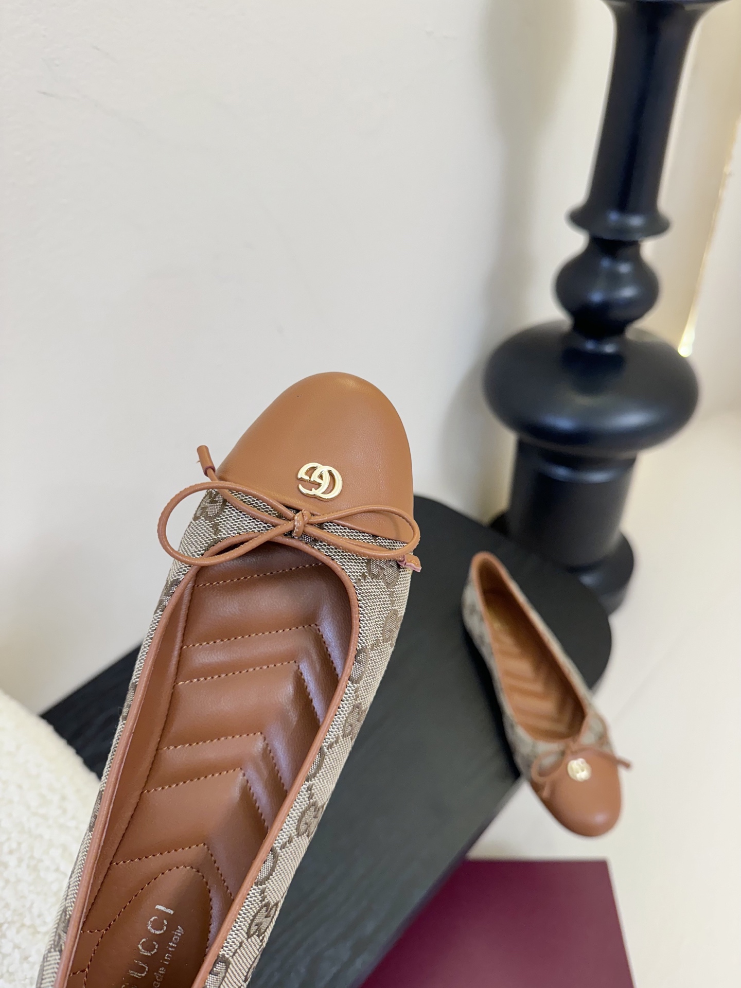 
GuCC高端精品 2025海外早秋系列新品🆕平跟钻石V纹刺绣内底芭蕾鞋蝴蝶结小双G扣新款小圆头单鞋🔥经