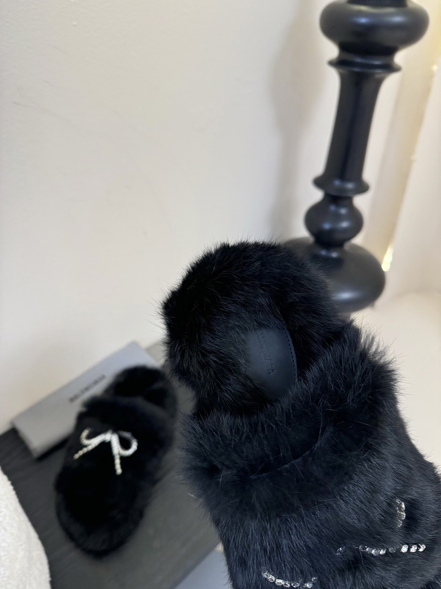
Balenciaga｜巴黎世家2025/𝐒𝐒 𝐧𝐞𝐰新品毛毛拖鞋
独家正确版本、原版开发、时尚圈内各大