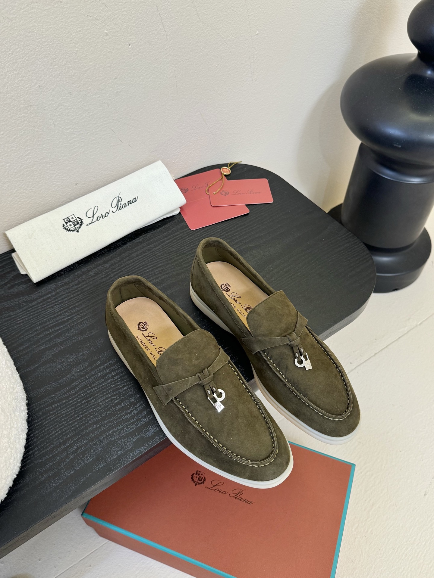 男士+10Loro Piana(诺悠翩雅)官网同款一脚蹬乐福鞋 
 原版大底宽底
 采用进口高丝光羊反绒