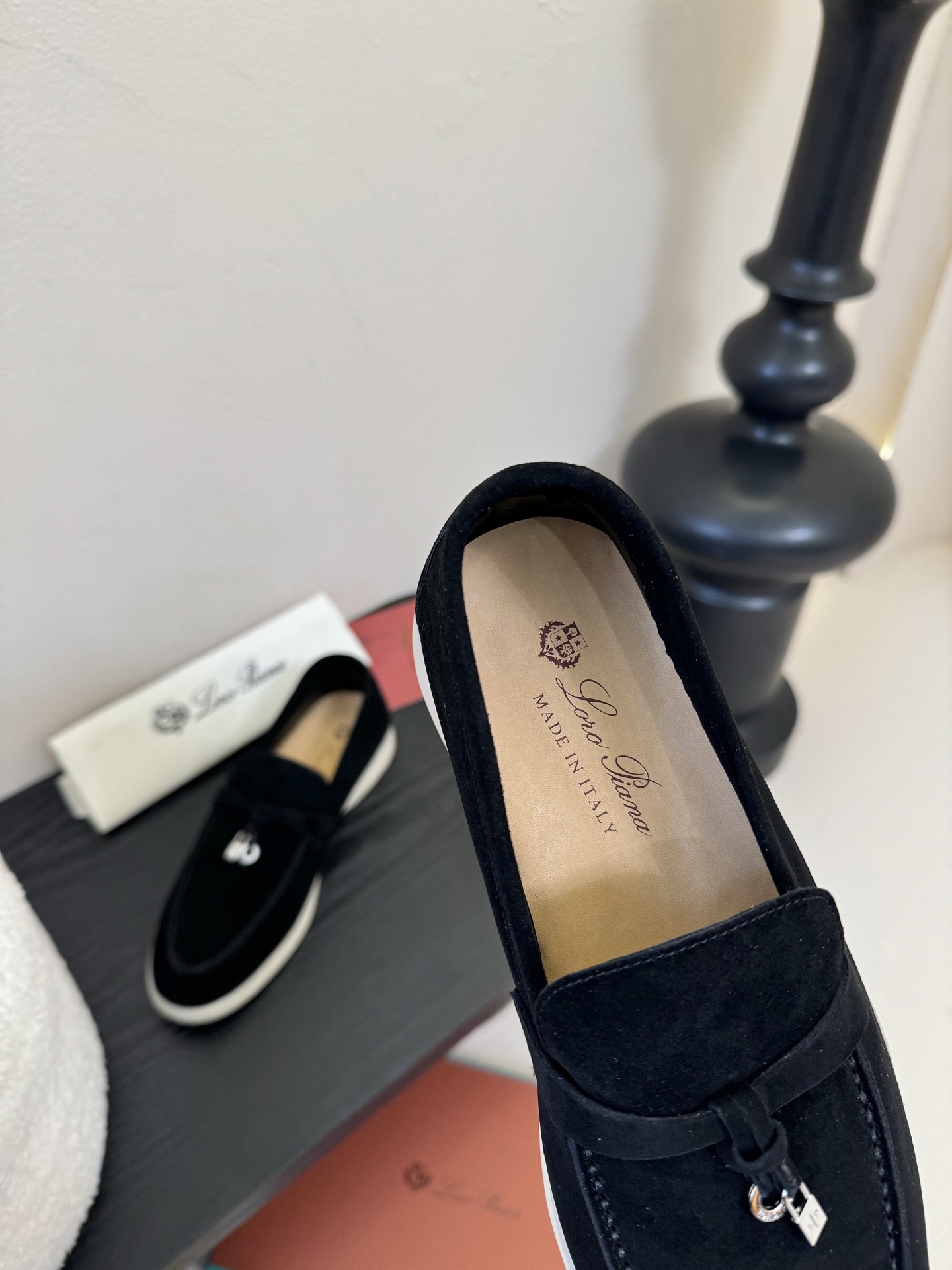 男士+10Loro Piana(诺悠翩雅)官网同款一脚蹬乐福鞋 
 原版大底宽底
 采用进口高丝光羊反绒