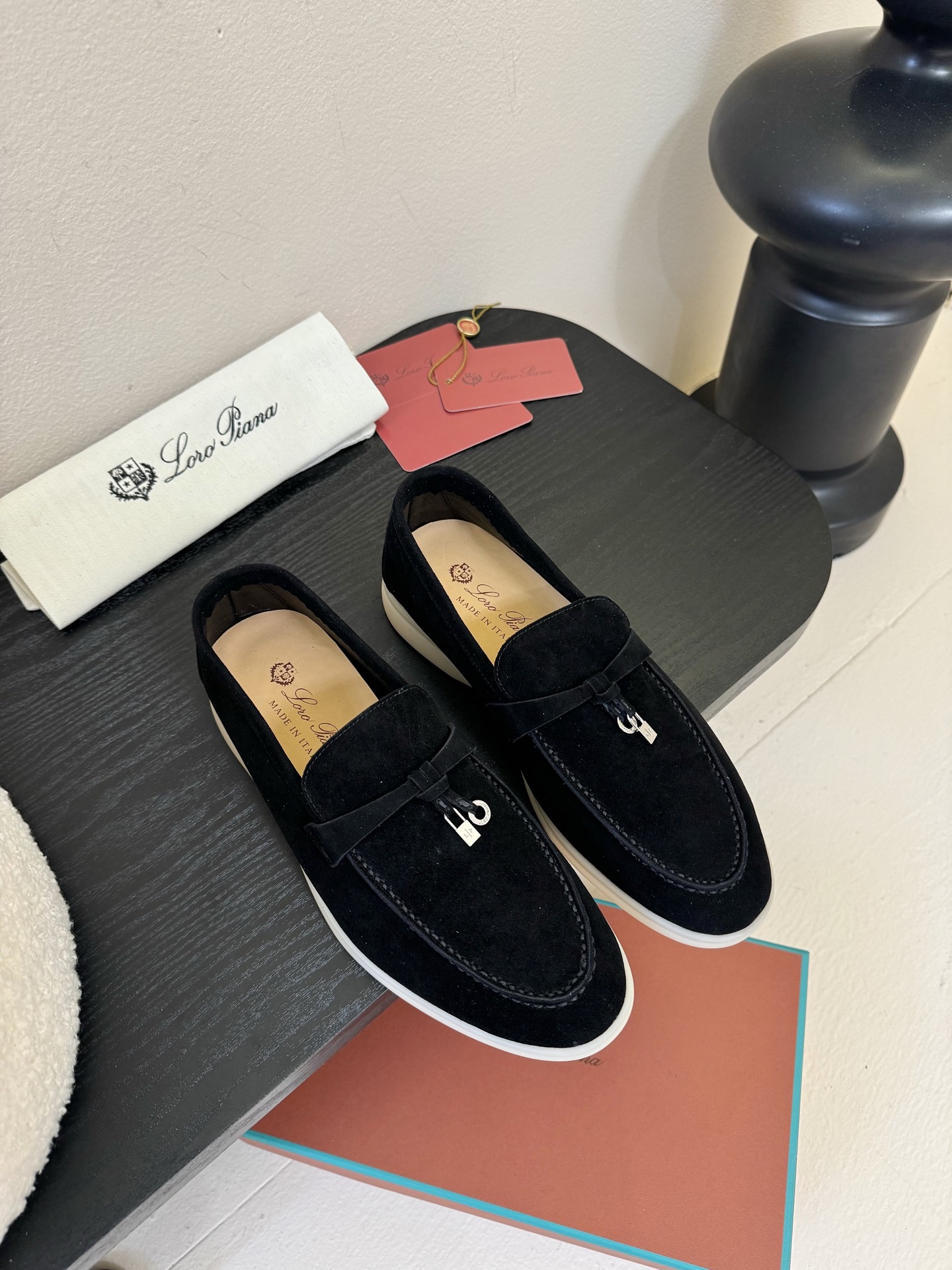 男士+10Loro Piana(诺悠翩雅)官网同款一脚蹬乐福鞋 
 原版大底宽底
 采用进口高丝光羊反绒