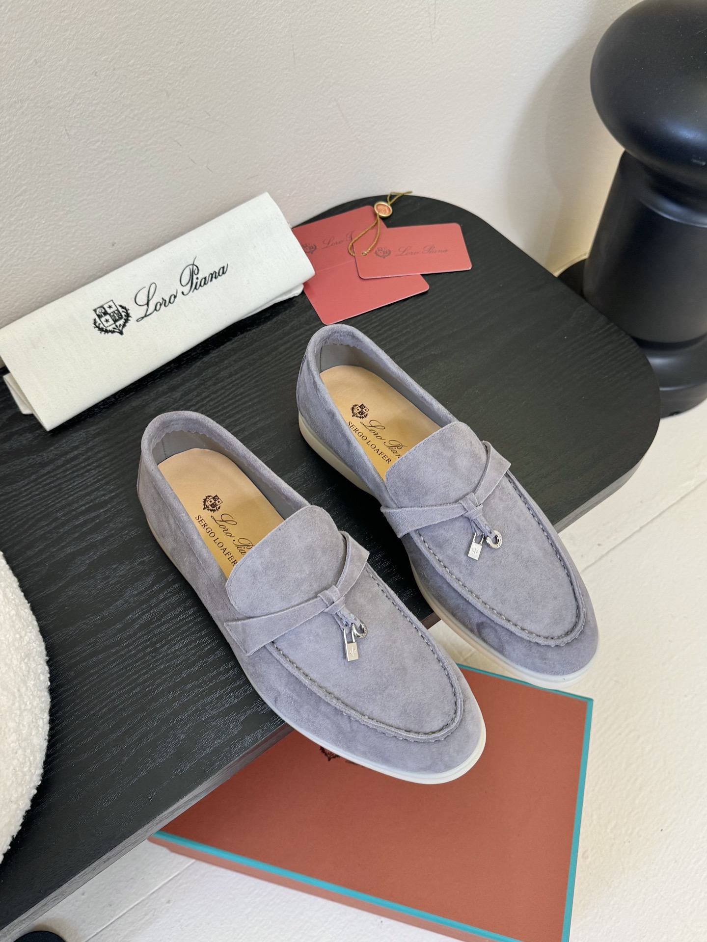 男士+10Loro Piana(诺悠翩雅)官网同款一脚蹬乐福鞋 
 原版大底宽底
 采用进口高丝光羊反绒