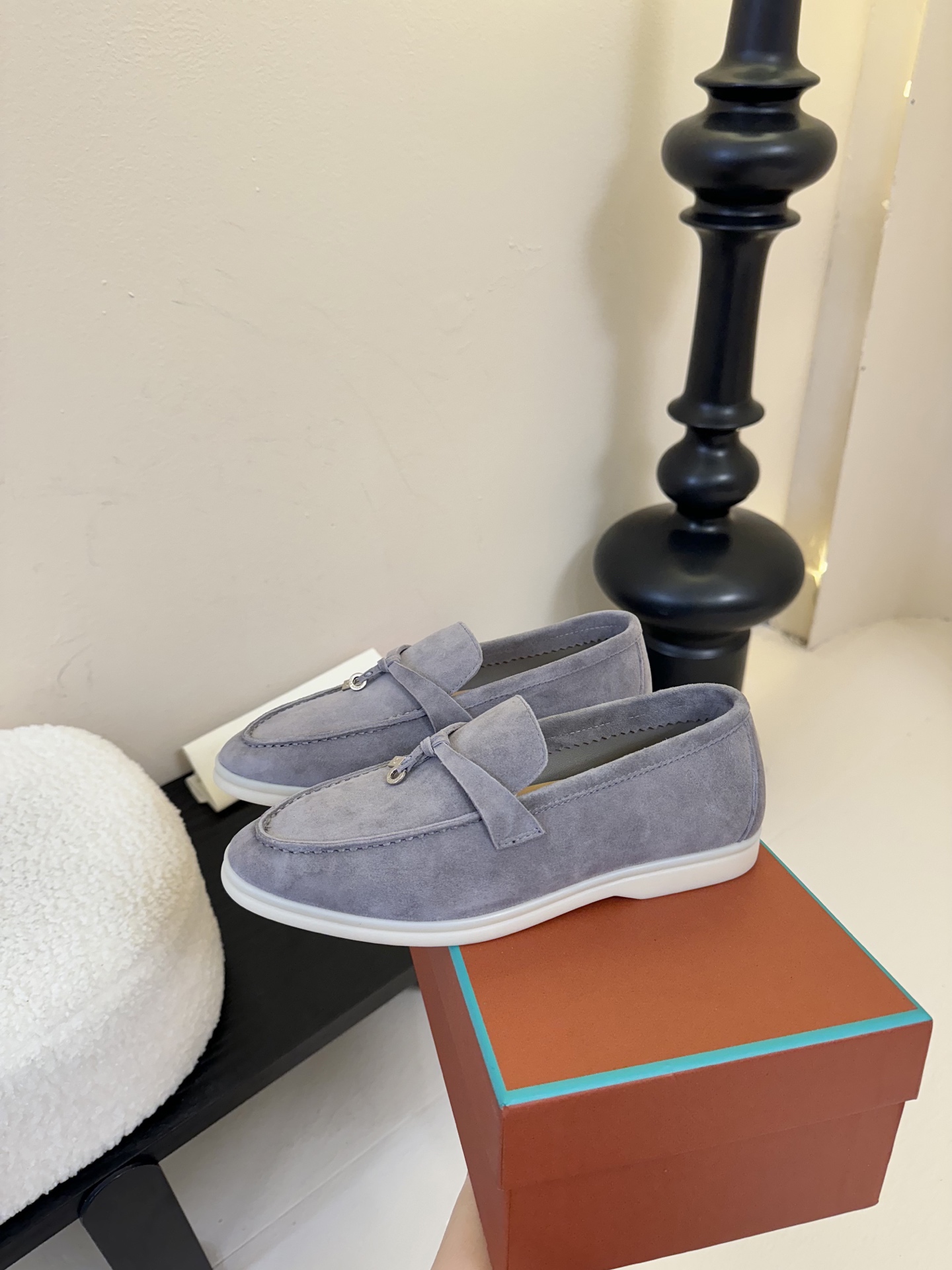 男士+10Loro Piana(诺悠翩雅)官网同款一脚蹬乐福鞋 
 原版大底宽底
 采用进口高丝光羊反绒
