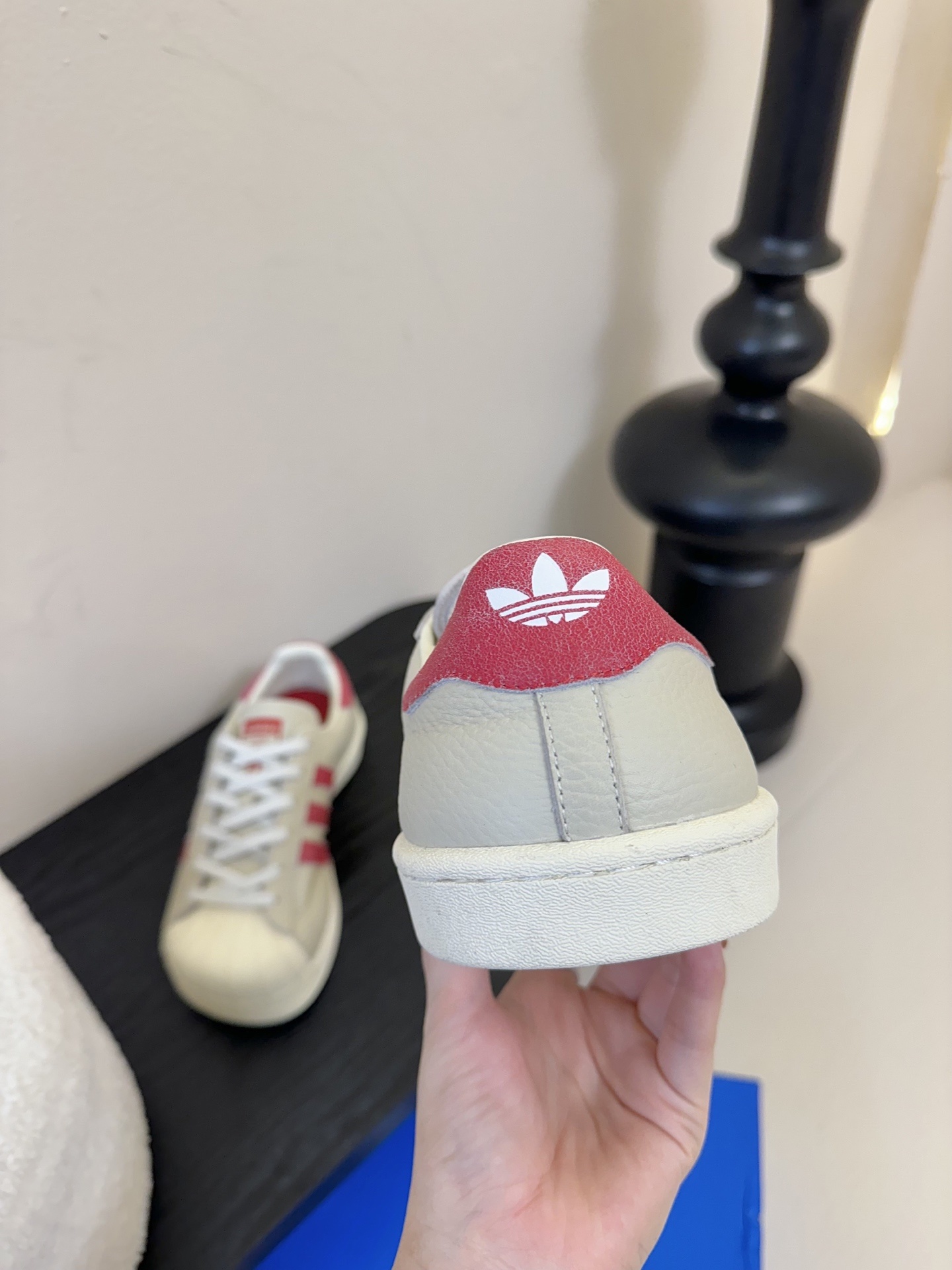 adidas 联名 avavav 25ss 贝壳头 滑板鞋
不同于上次联名,这次直接在贝壳头本体上