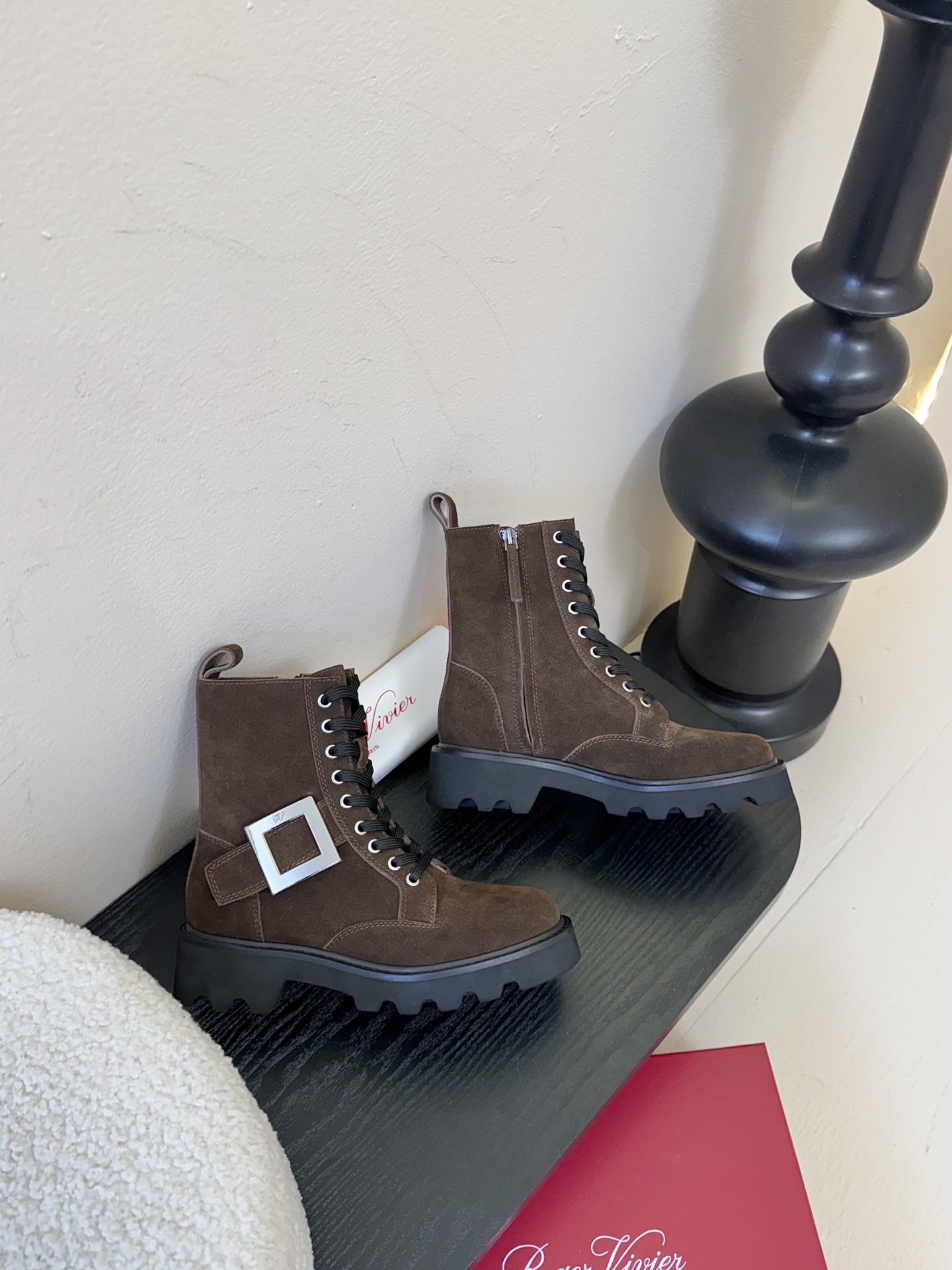 Roger Vivier·罗杰维维亚 2025ss新款 RV Viv‘ Rangers Truck系列方