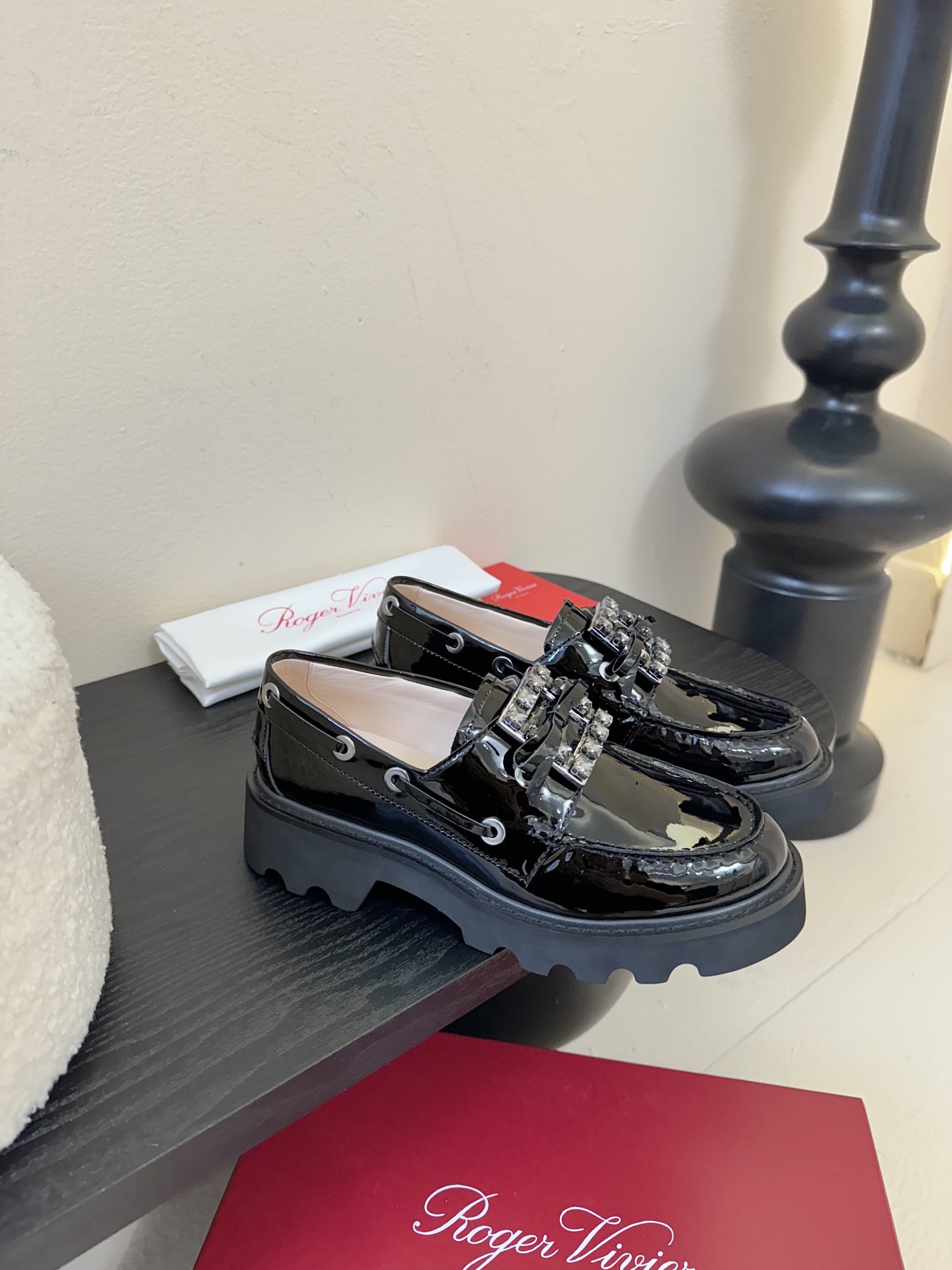 Roger Vivier·罗杰维维亚 2025ss新款 RV Viv‘ Rangers Truck系列方