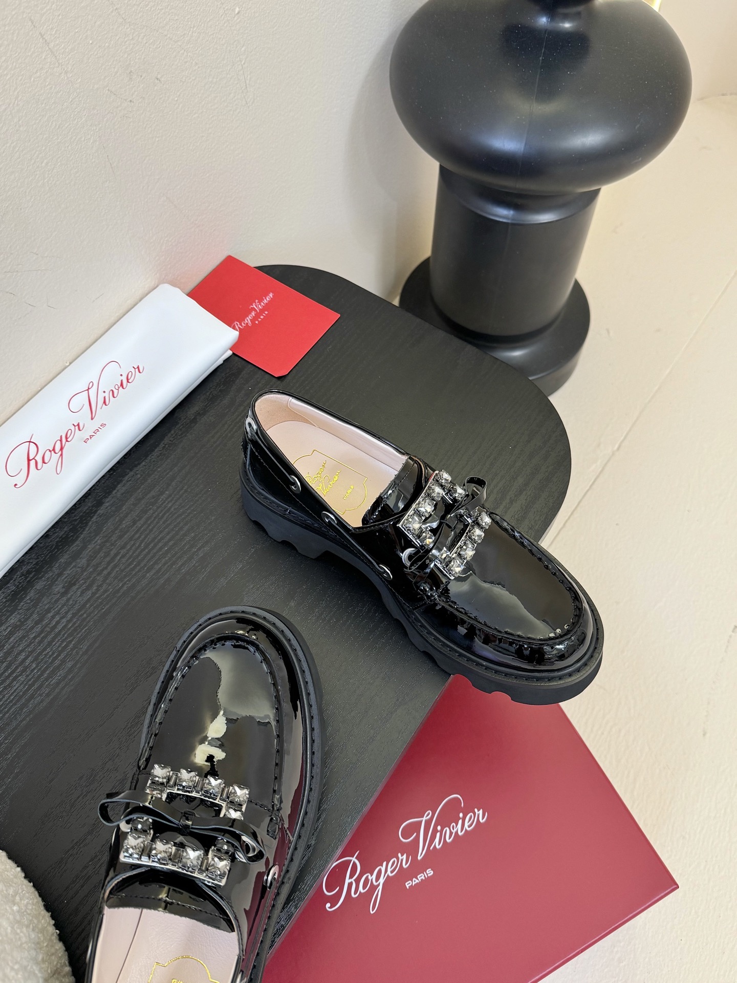 Roger Vivier·罗杰维维亚 2025ss新款 RV Viv‘ Rangers Truck系列方