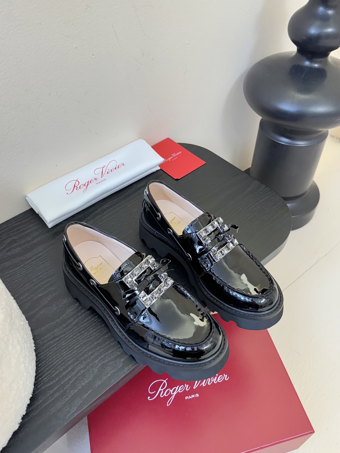 Roger Vivier·罗杰维维亚 2025ss新款 RV Viv‘ Rangers Truck系列方