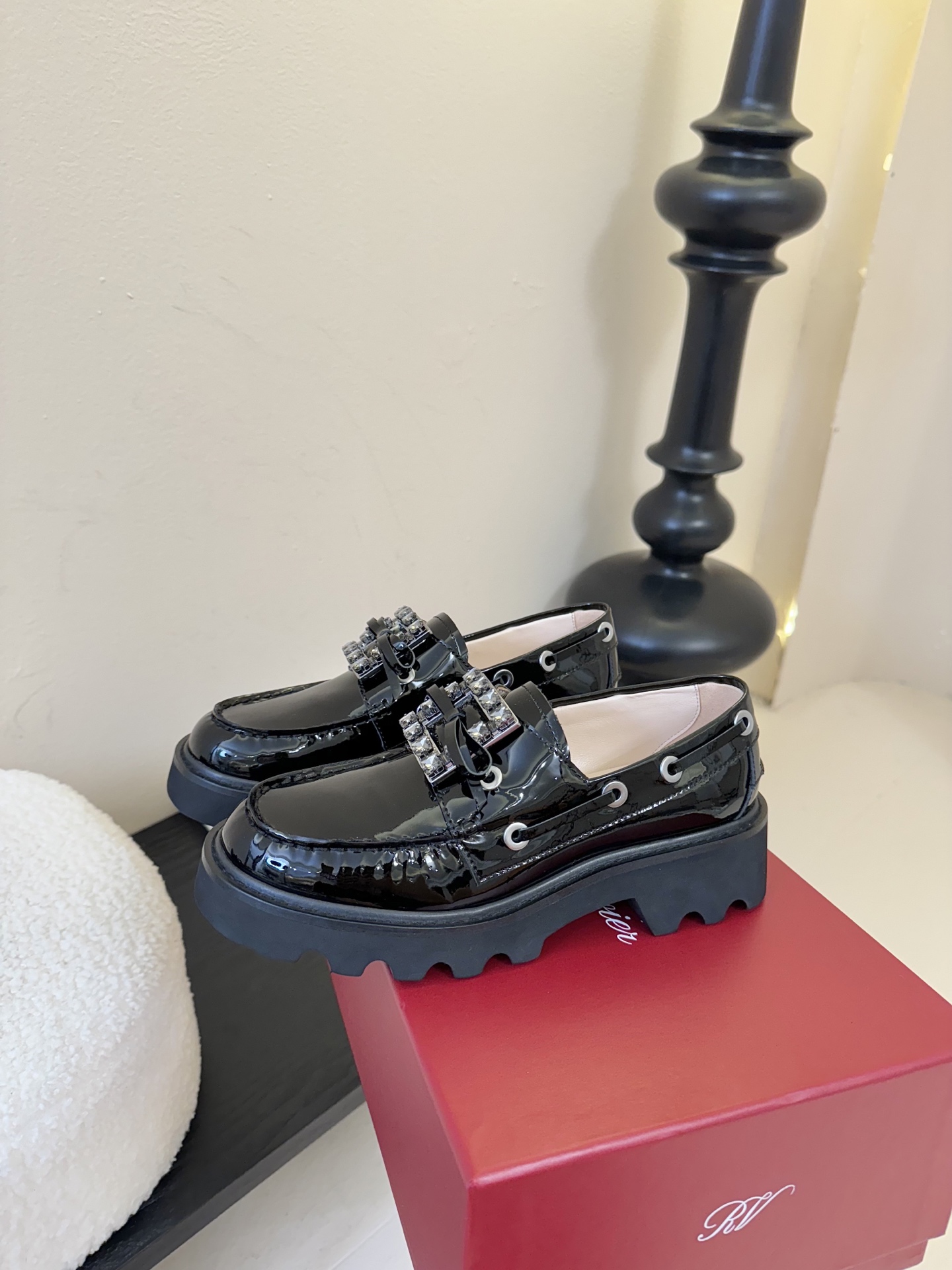 Roger Vivier·罗杰维维亚 2025ss新款 RV Viv‘ Rangers Truck系列方