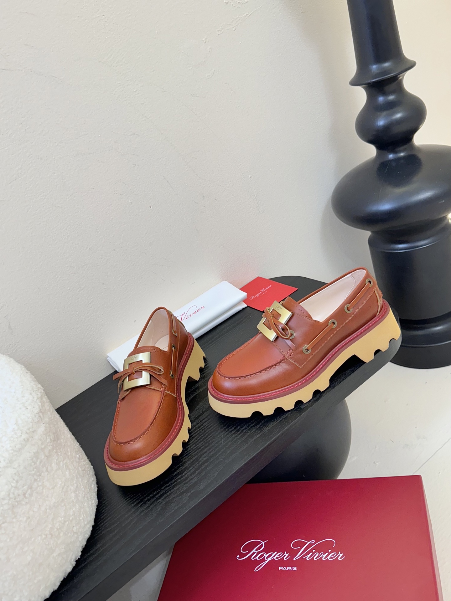 Roger Vivier·罗杰维维亚 2025ss新款 RV Viv‘ Rangers Truck系列方