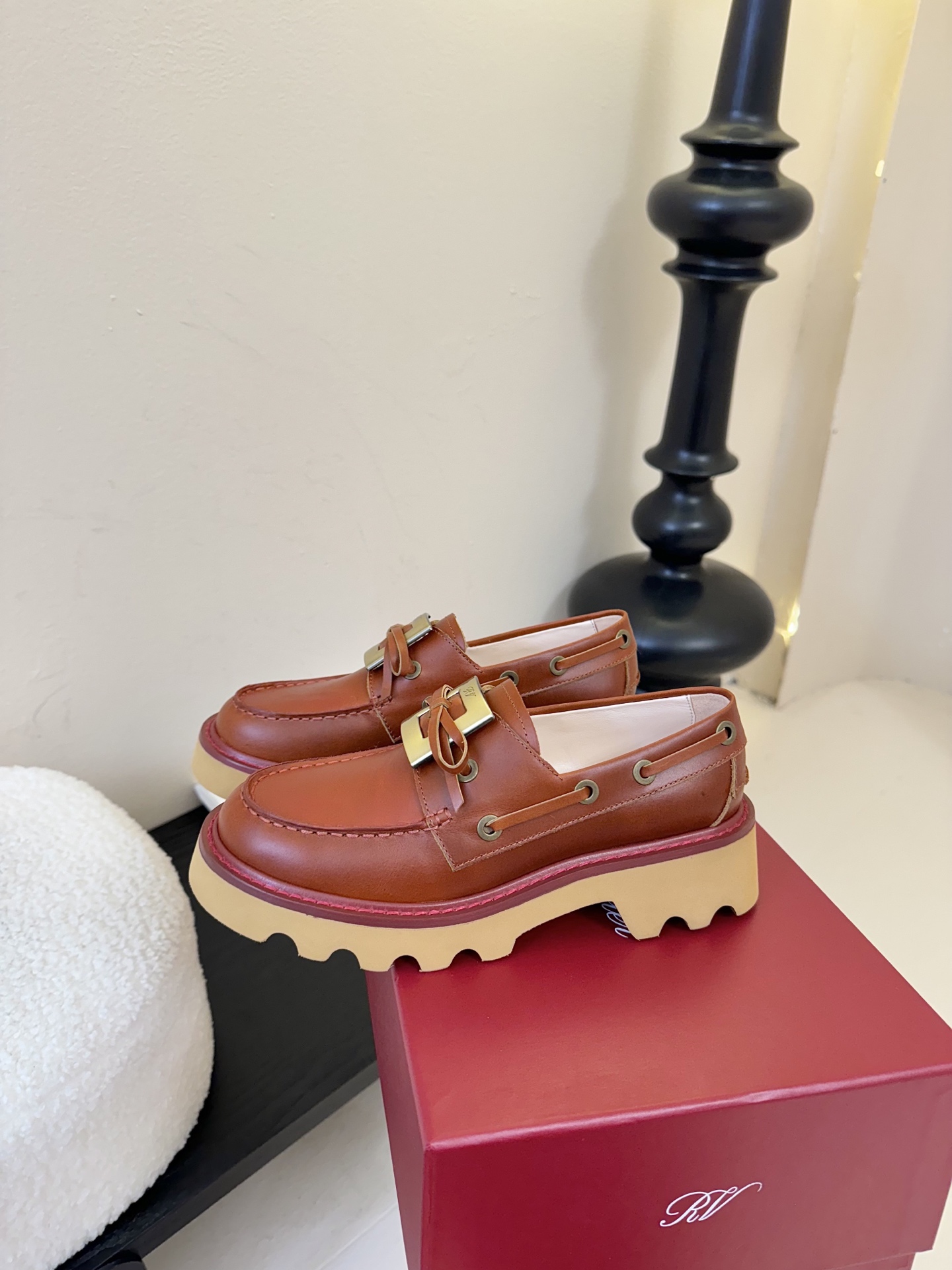 Roger Vivier·罗杰维维亚 2025ss新款 RV Viv‘ Rangers Truck系列方