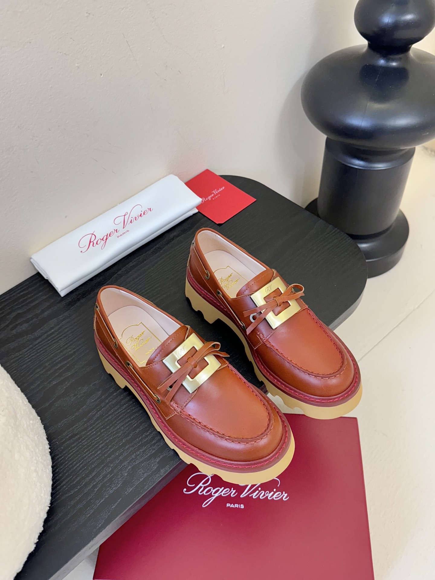 Roger Vivier·罗杰维维亚 2025ss新款 RV Viv‘ Rangers Truck系列方