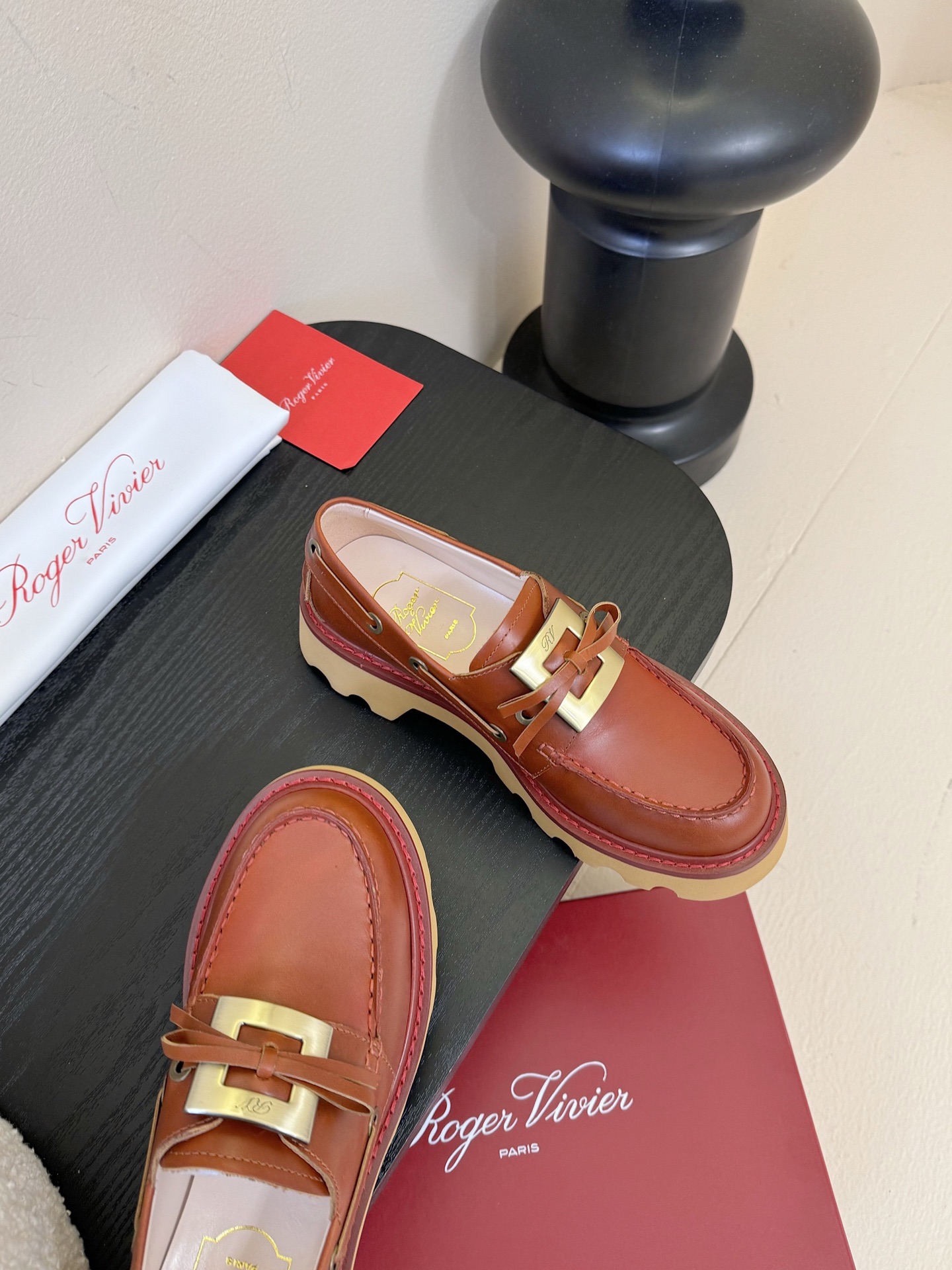 Roger Vivier·罗杰维维亚 2025ss新款 RV Viv‘ Rangers Truck系列方
