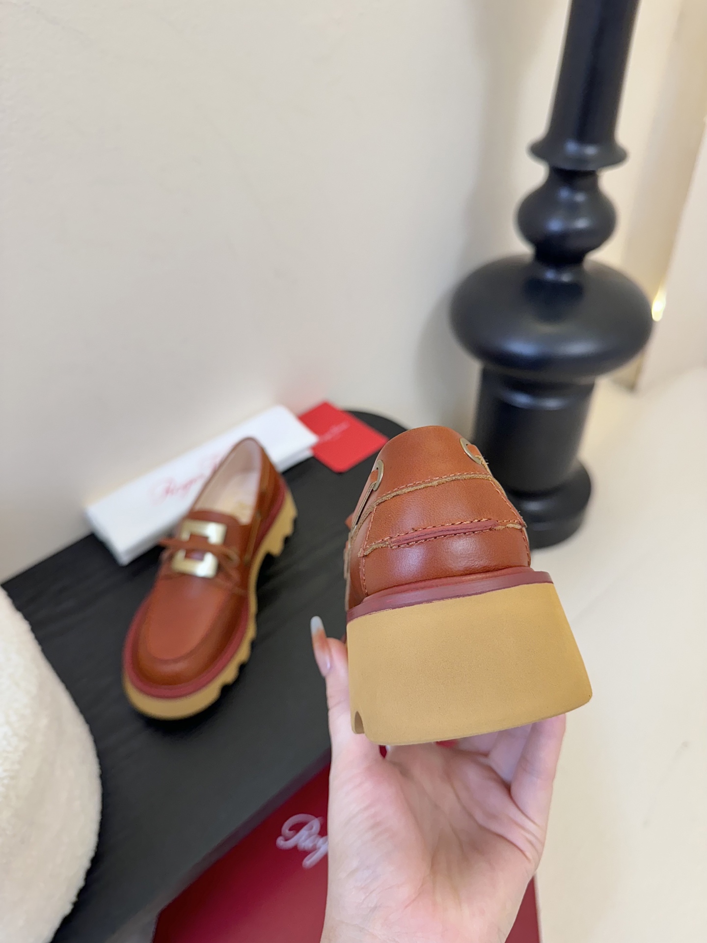 Roger Vivier·罗杰维维亚 2025ss新款 RV Viv‘ Rangers Truck系列方