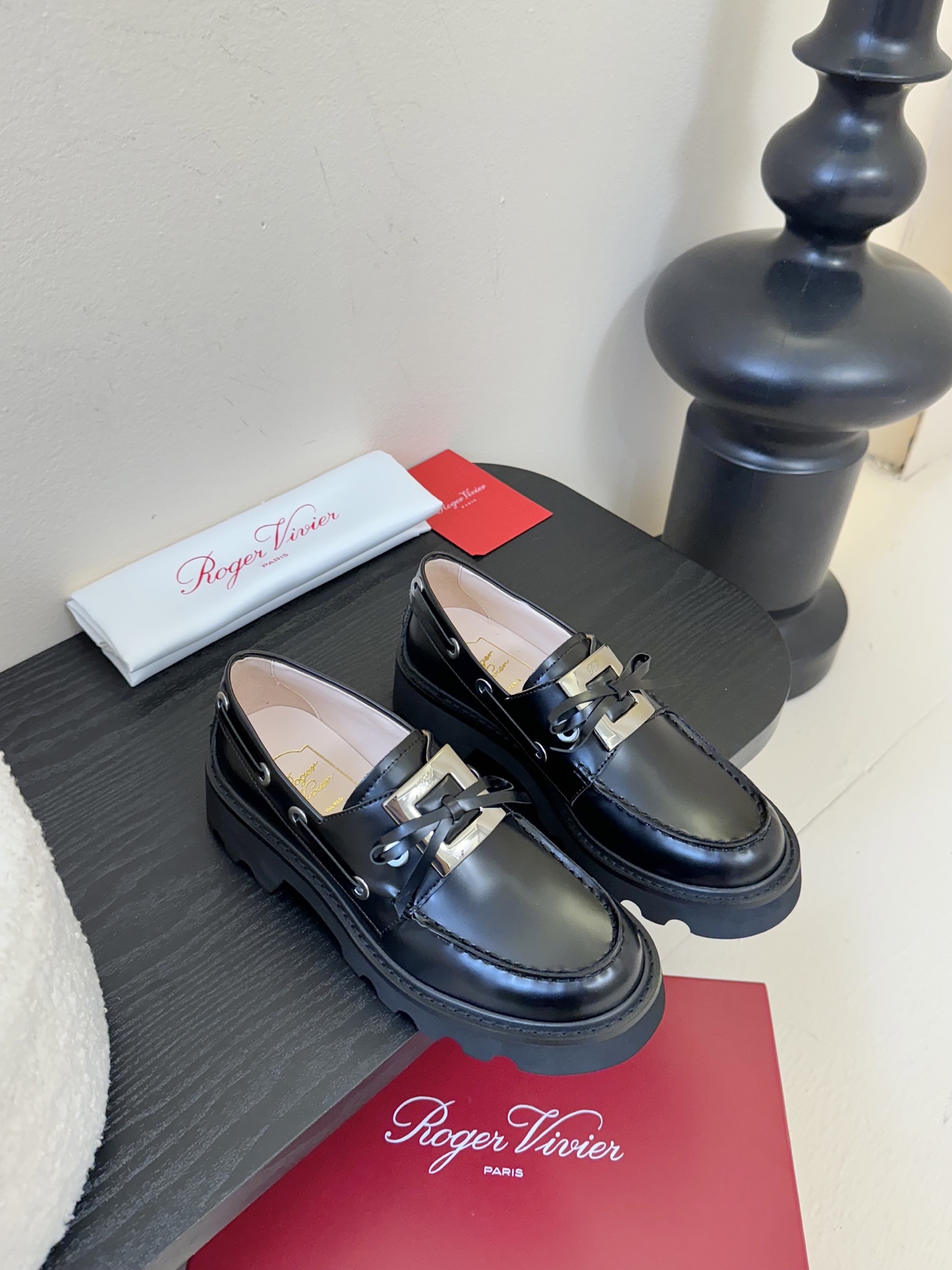 Roger Vivier·罗杰维维亚 2025ss新款 RV Viv‘ Rangers Truck系列方