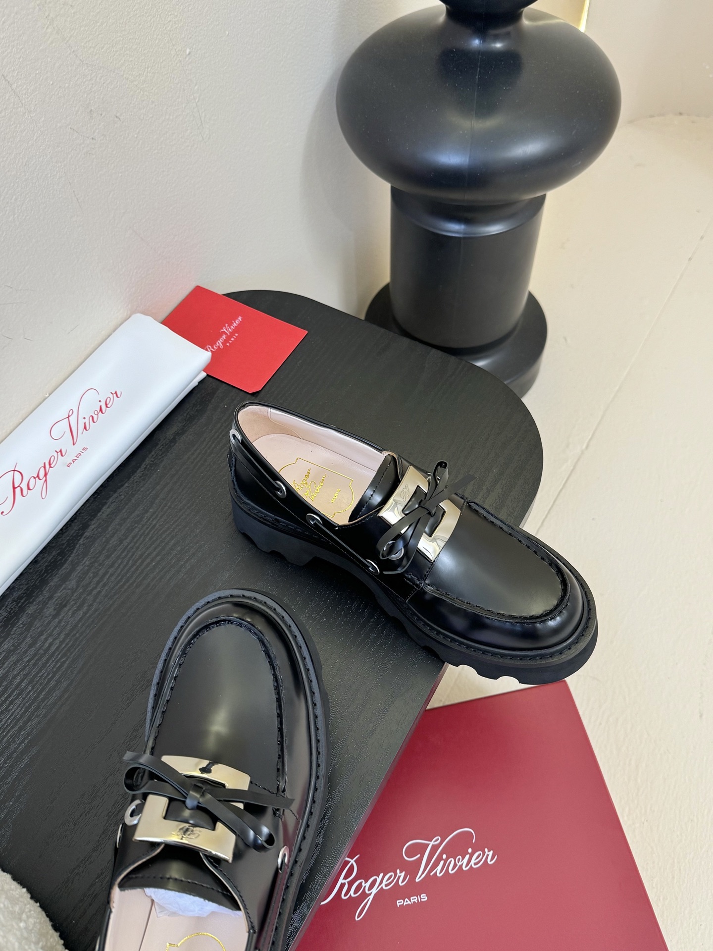 Roger Vivier·罗杰维维亚 2025ss新款 RV Viv‘ Rangers Truck系列方