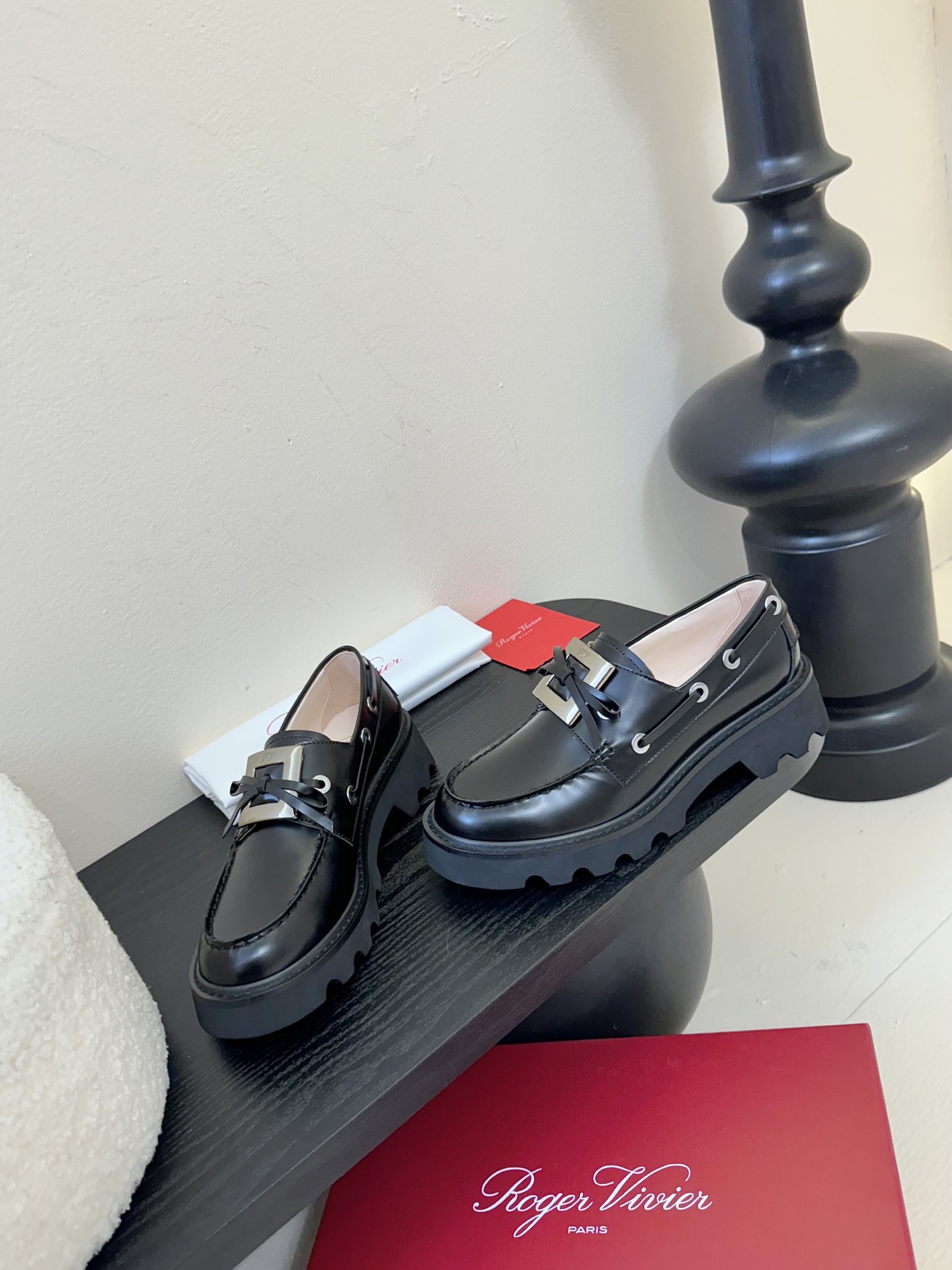 Roger Vivier·罗杰维维亚 2025ss新款 RV Viv‘ Rangers Truck系列方