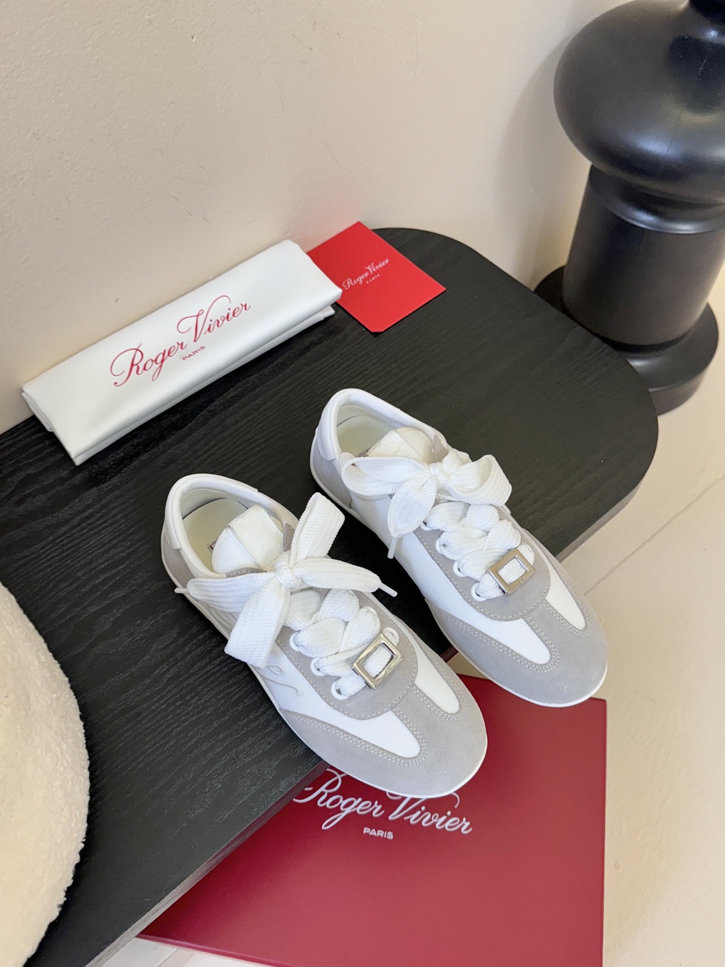 Roger Vivier 最新款 Viv Low系列 水钻 方扣 休闲 运动鞋..原版购入开发 做货 新