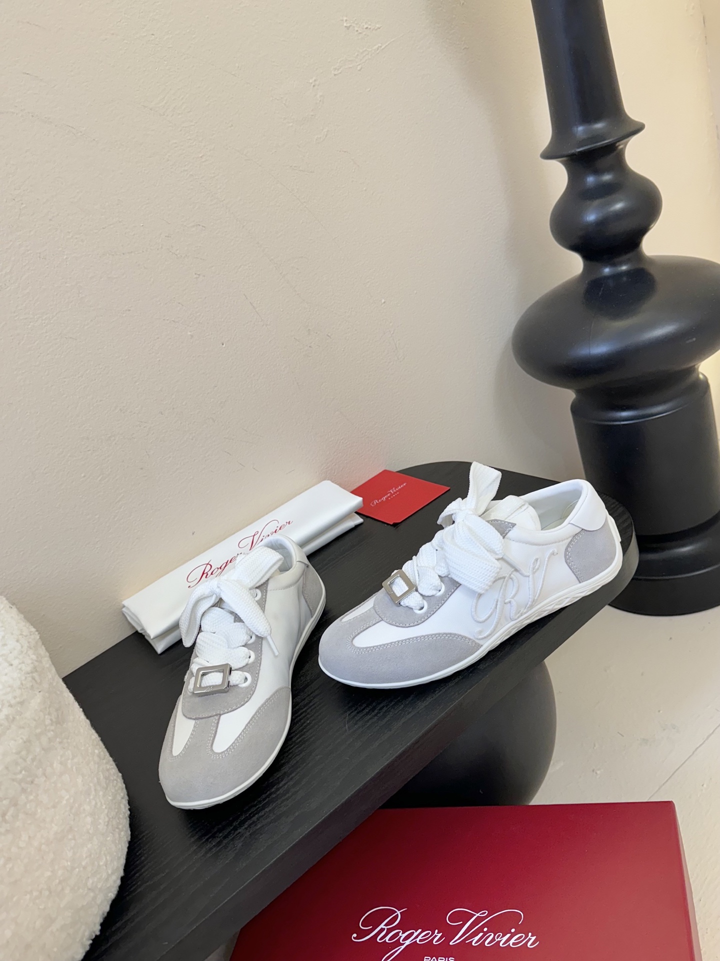 Roger Vivier 最新款 Viv Low系列 水钻 方扣 休闲 运动鞋..原版购入开发 做货 新