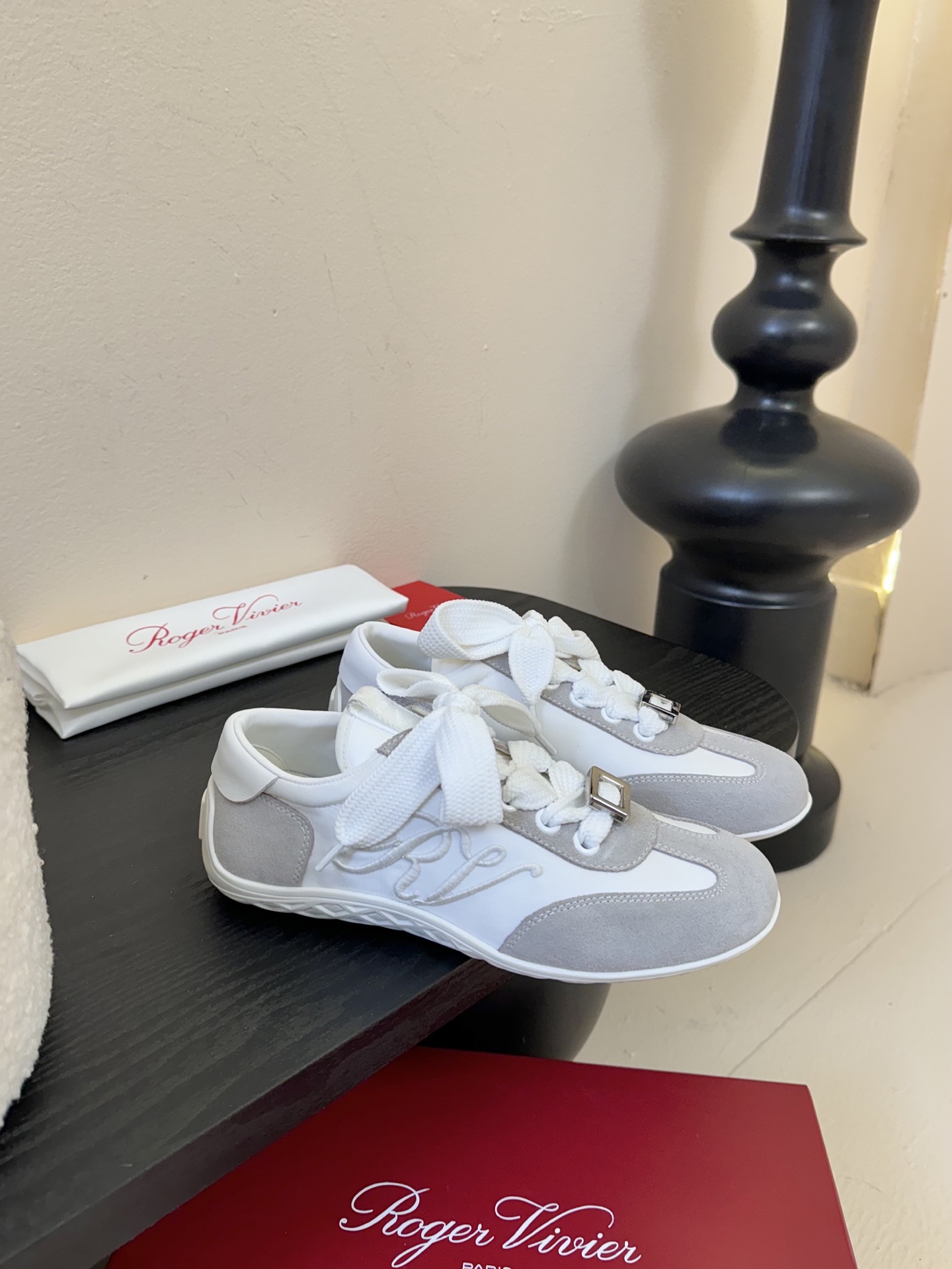 Roger Vivier 最新款 Viv Low系列 水钻 方扣 休闲 运动鞋..原版购入开发 做货 新