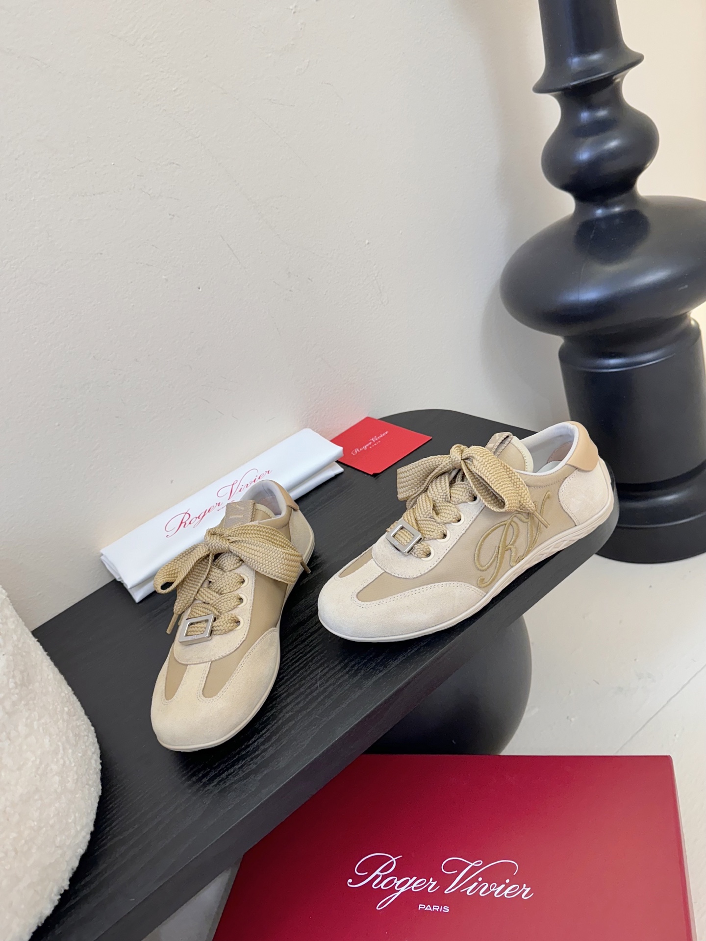Roger Vivier 最新款 Viv Low系列 水钻 方扣 休闲 运动鞋..原版购入开发 做货 新