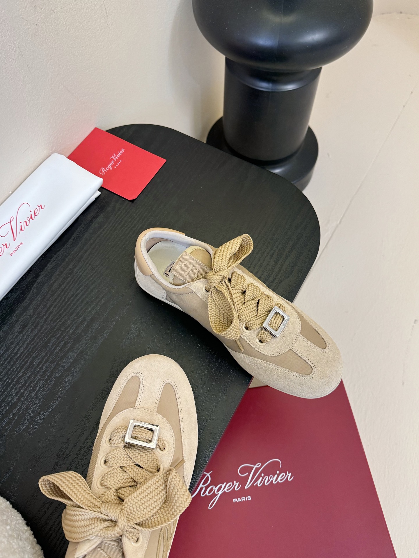 Roger Vivier 最新款 Viv Low系列 水钻 方扣 休闲 运动鞋..原版购入开发 做货 新