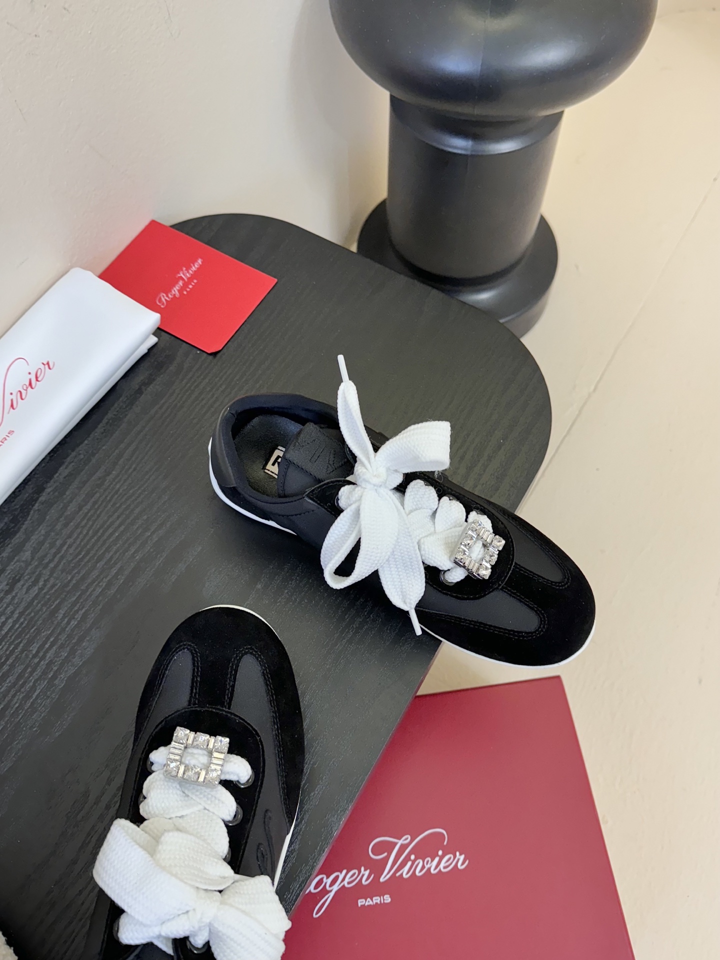 Roger Vivier 最新款 Viv Low系列 水钻 方扣 休闲 运动鞋..原版购入开发 做货 新